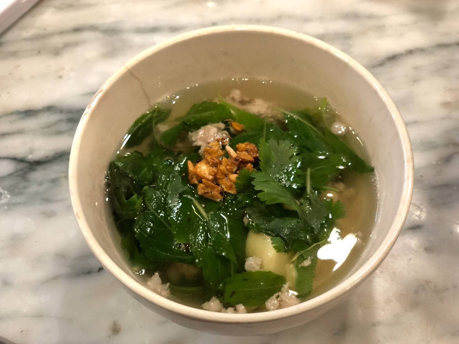 แกงจืดหมูสับใบกะเพรา