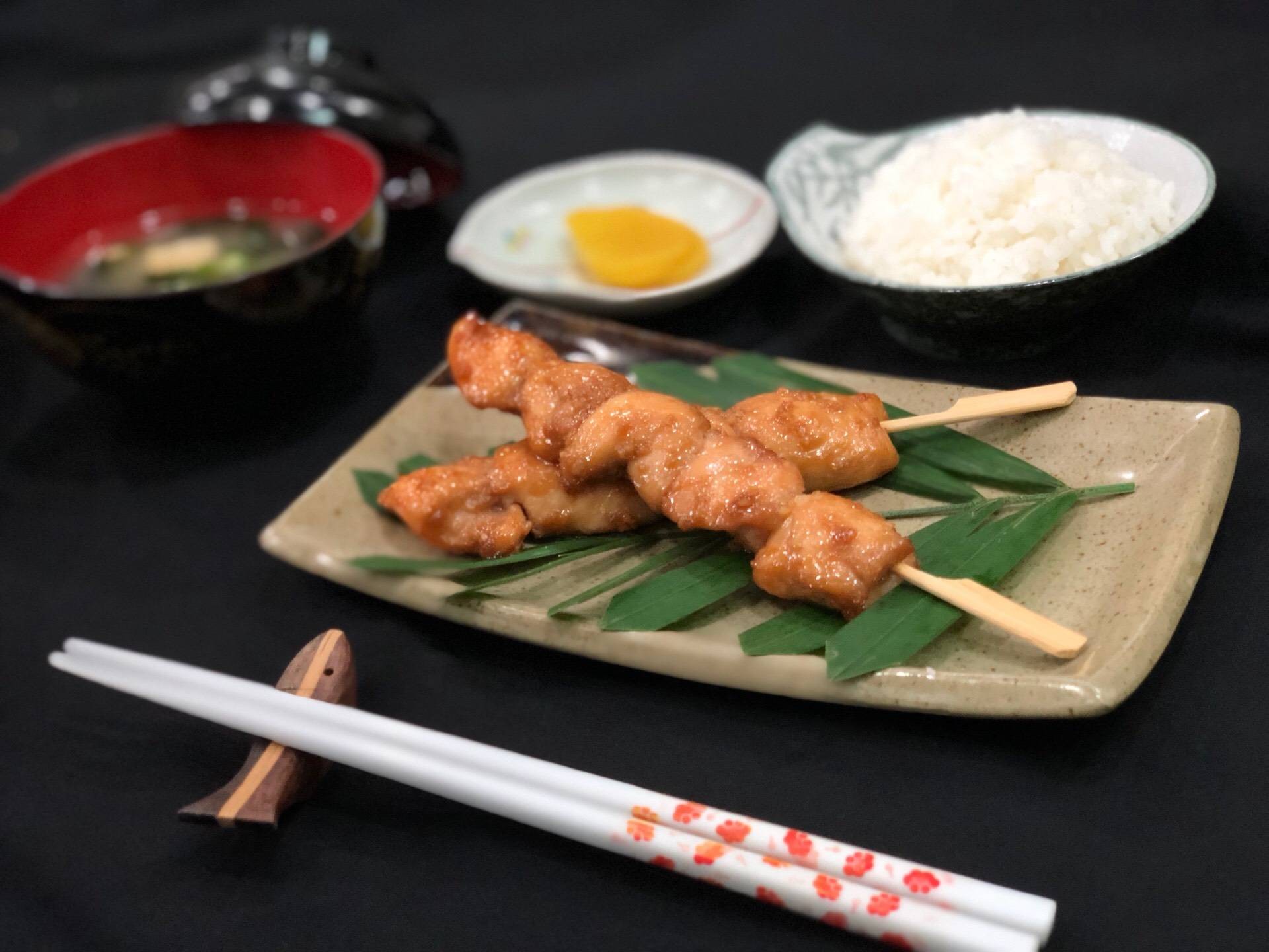 ข้าวไก่ย่างเทอริยากิพร้อมซุปมิโสะ