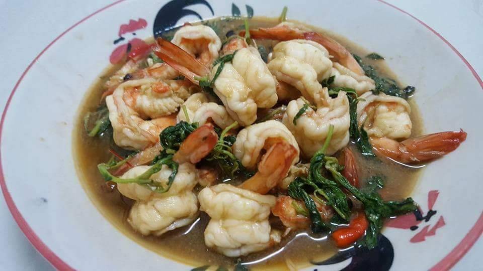 กระเพรากุ้งสด