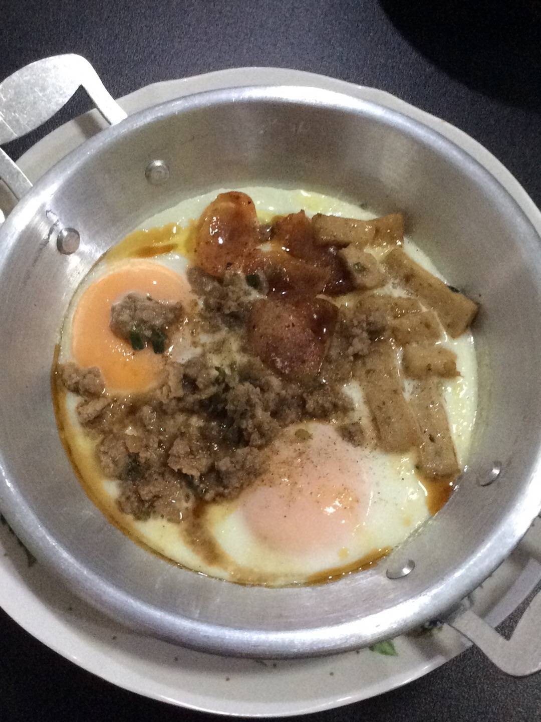 ไข่กระทะ (pan-fried egg with toppings)