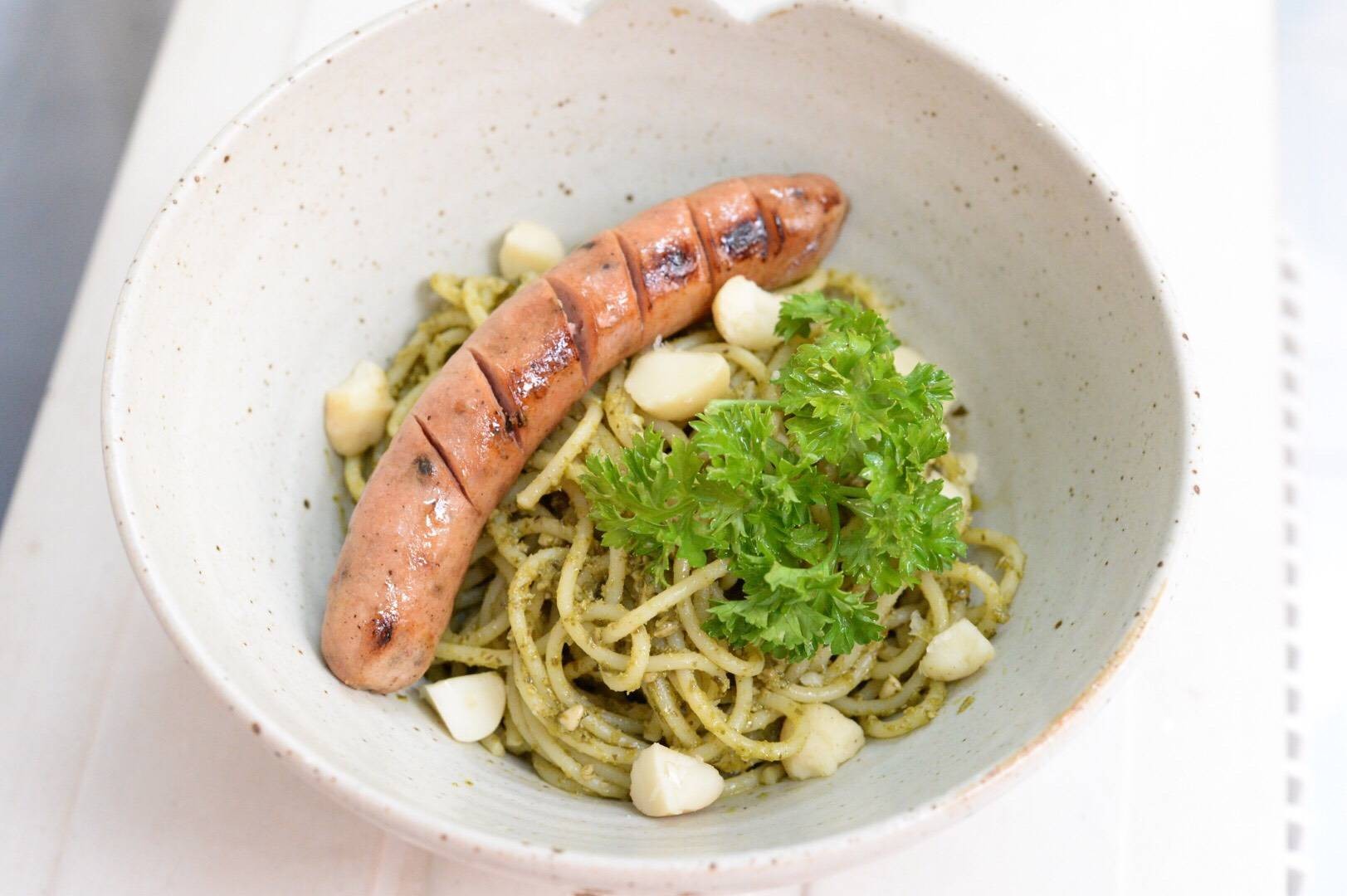 Spaghetti Pesto Sauce, Macadamia and Sausage
