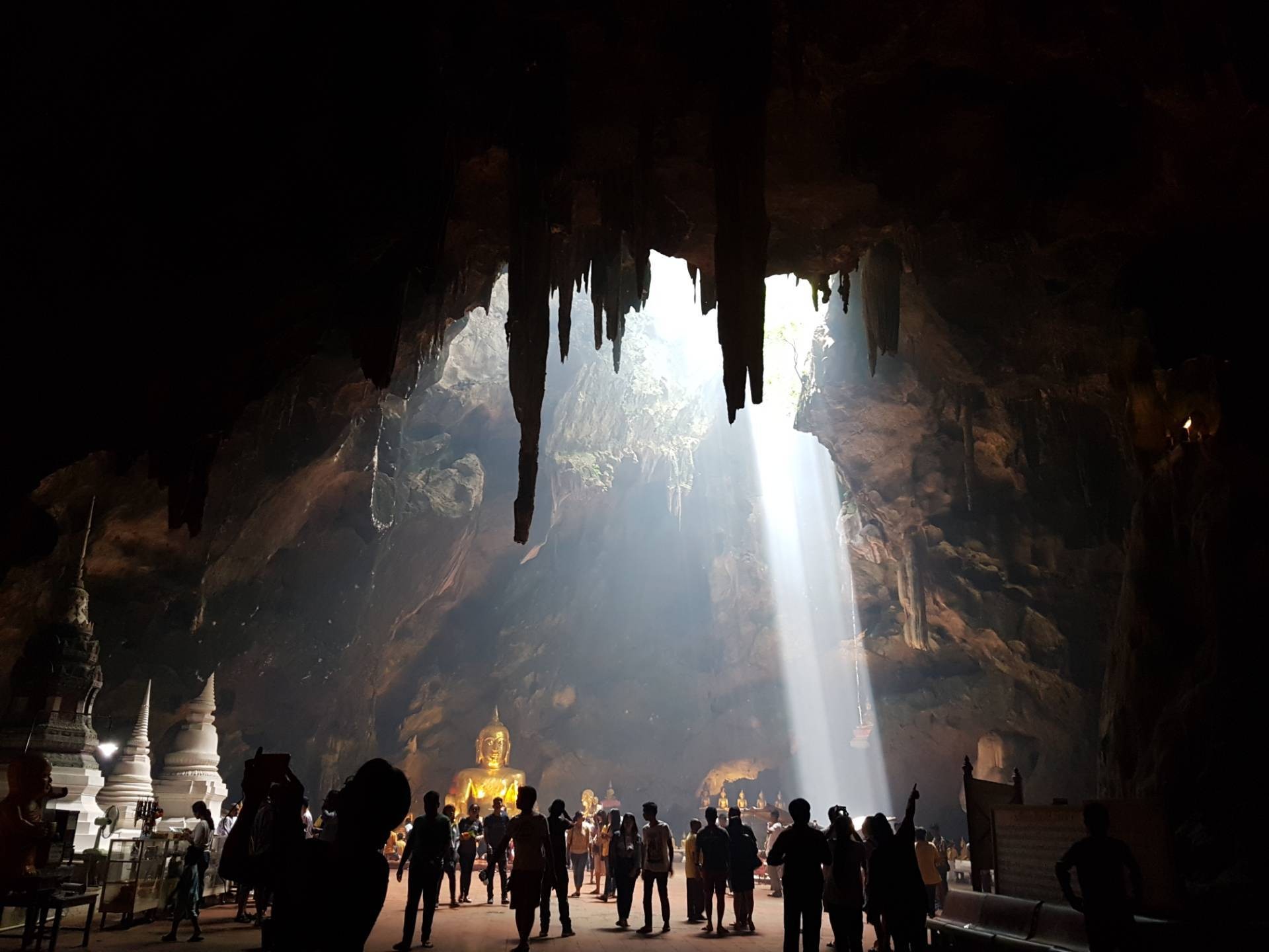 วัดถ้ำเขาหลวง