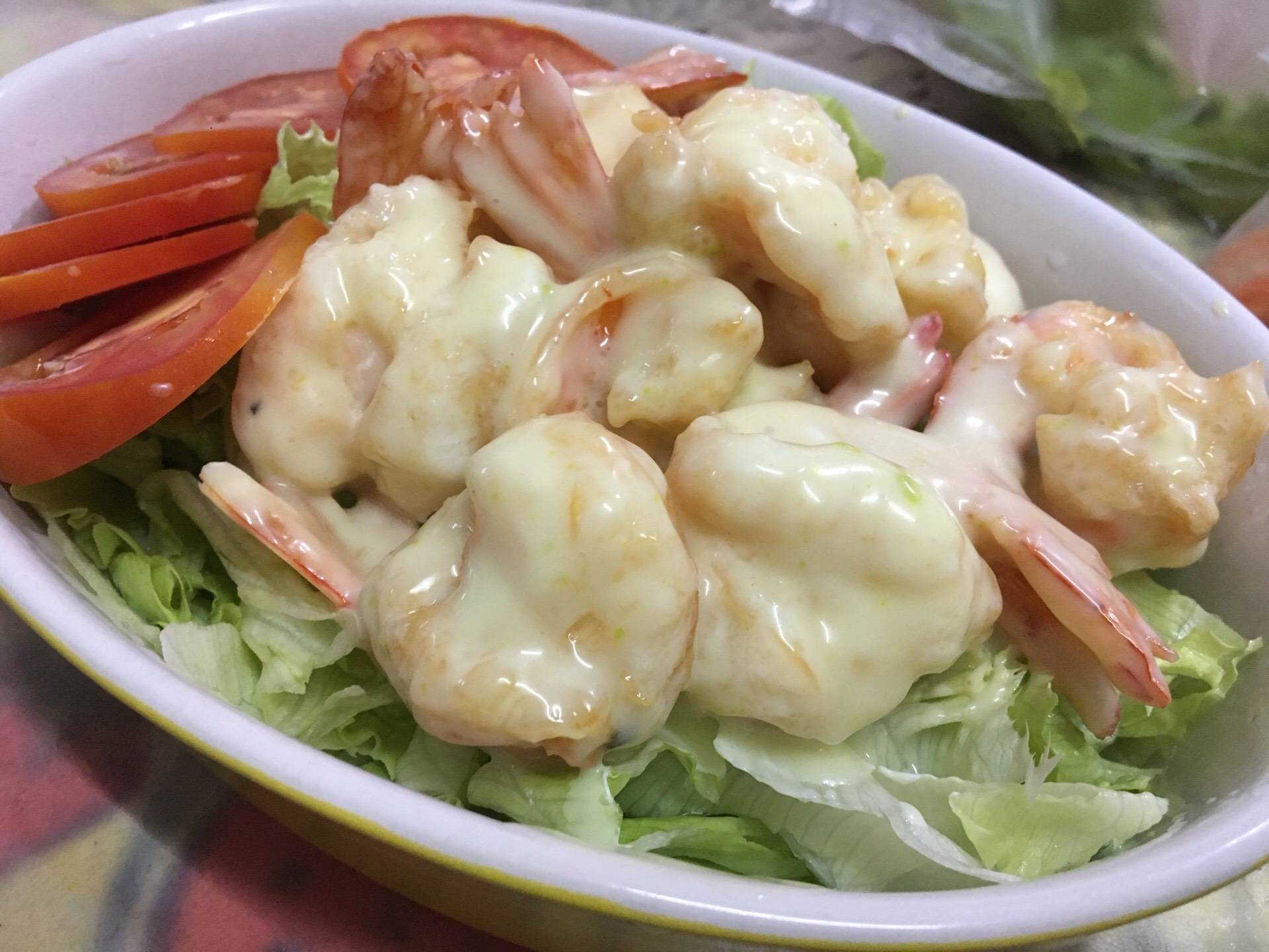 สลัดผักกาดแก้วกุ้งทอดวาซาบิ 