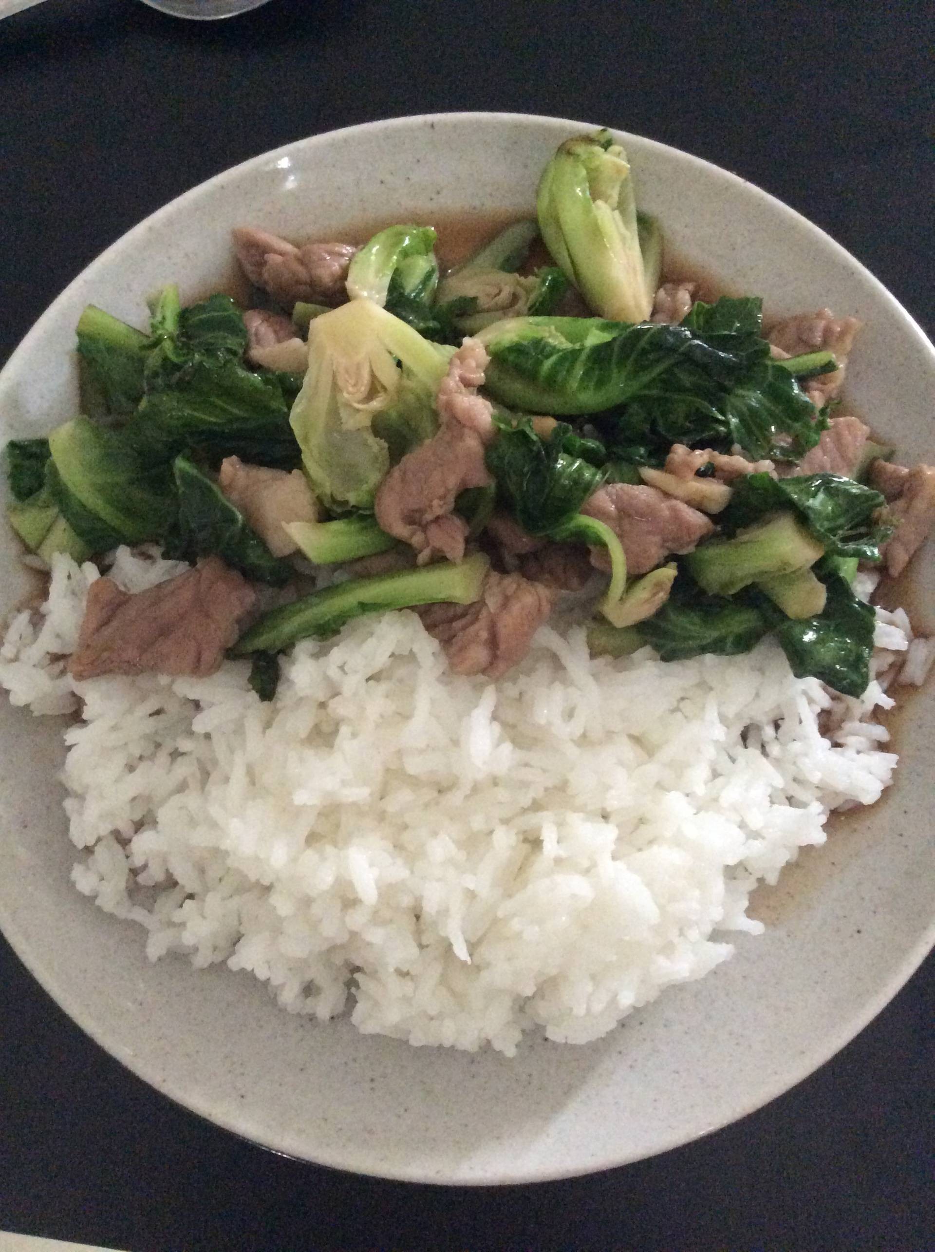 แขนงหมูน้ำมันหอยตามสั่ง (sprout vegetables stir fried with pork)
