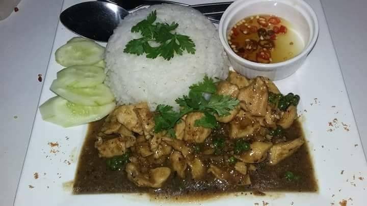 ไก่ซอสกระเทียมพริกไทย