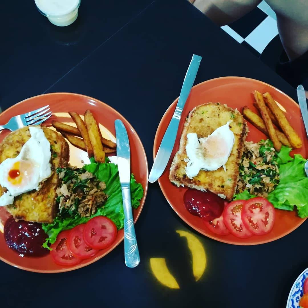 Kraphao Tuna Toast