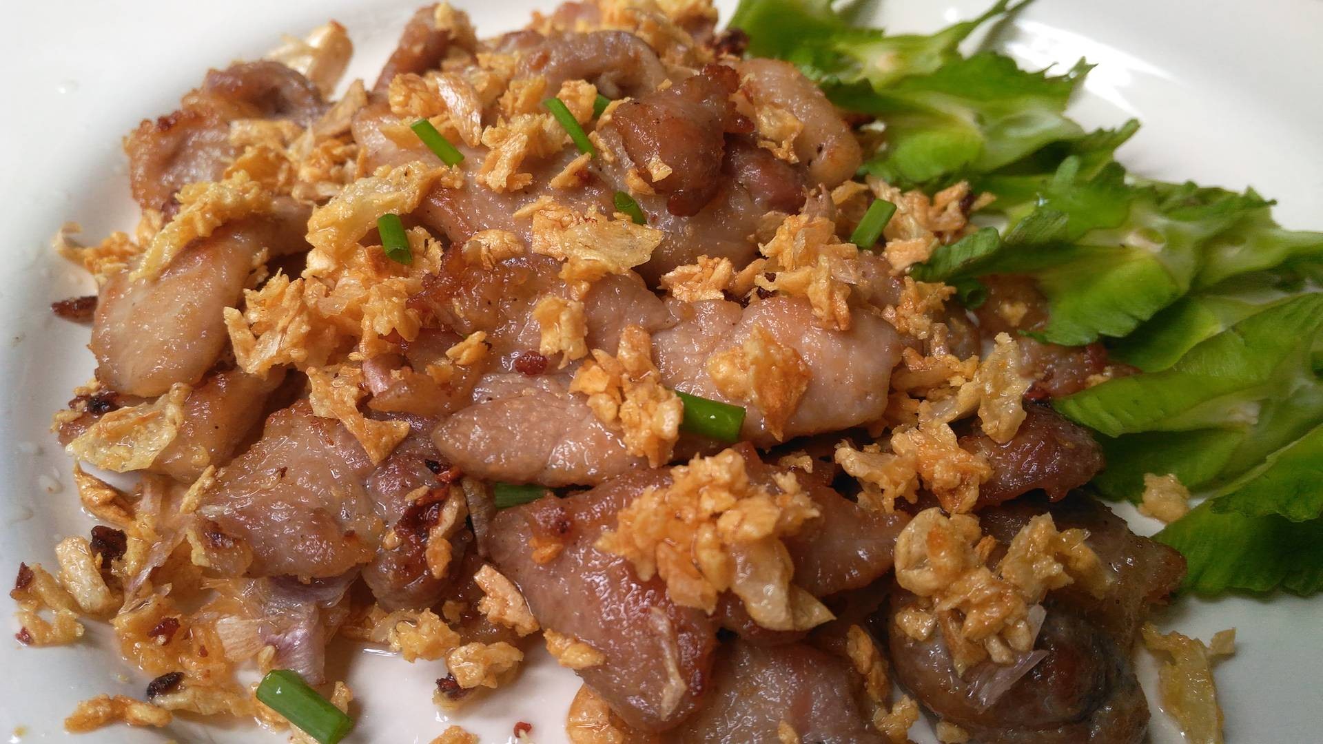 หมูทอดกระเทียมเจียวหอม