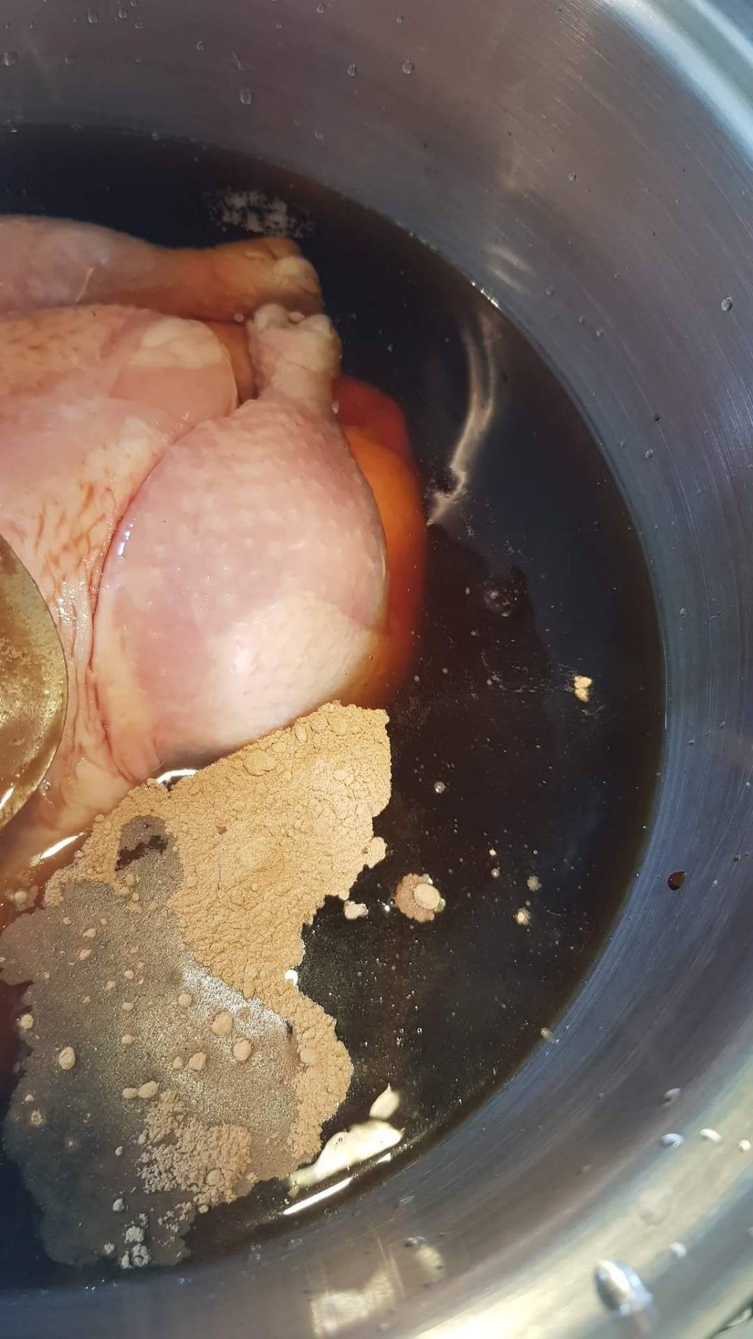 ไก่ตัวต้มน้ำซุปปลาแห้ง