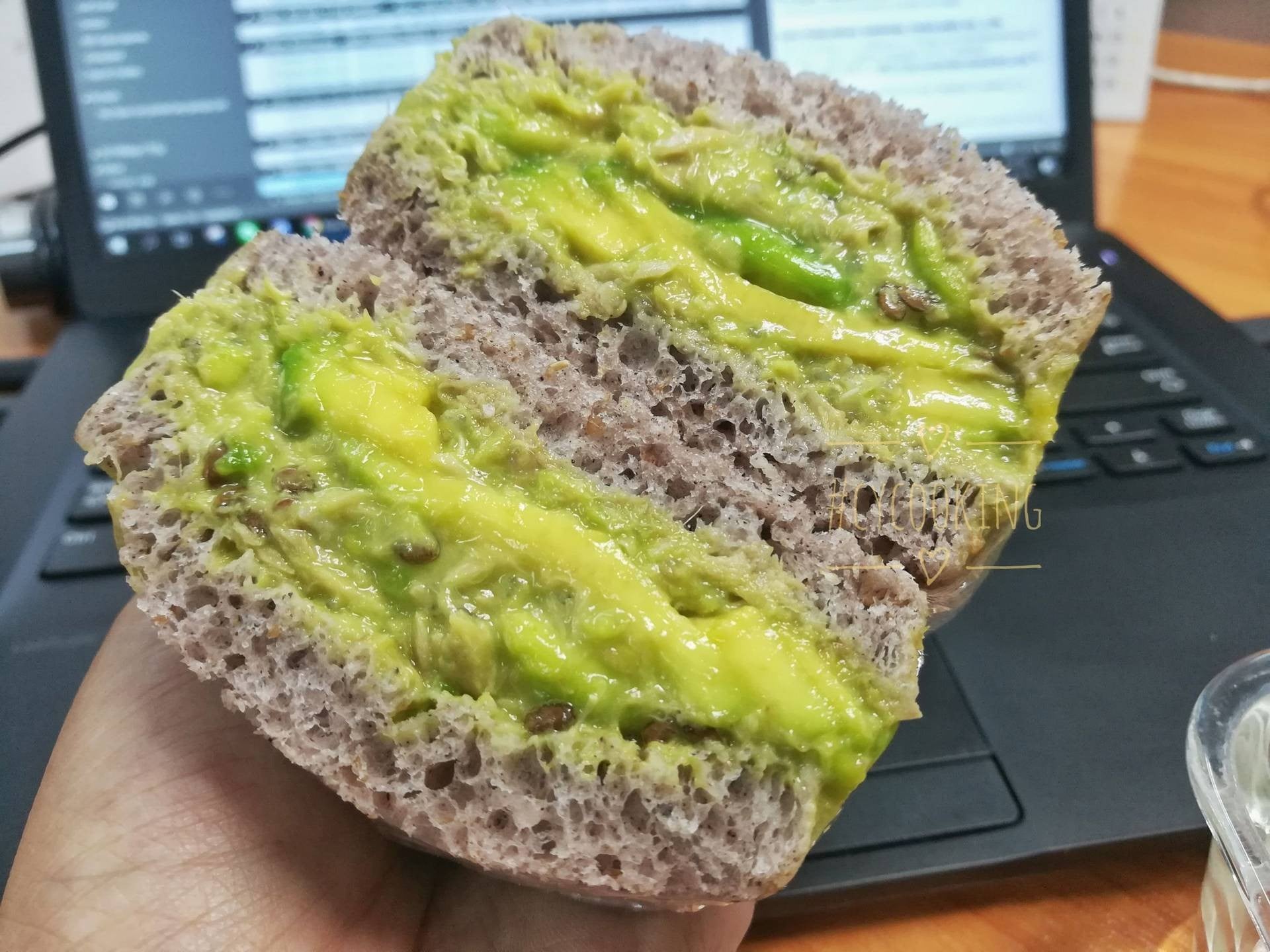 แซนด์วิชทูน่าอโวคาโด