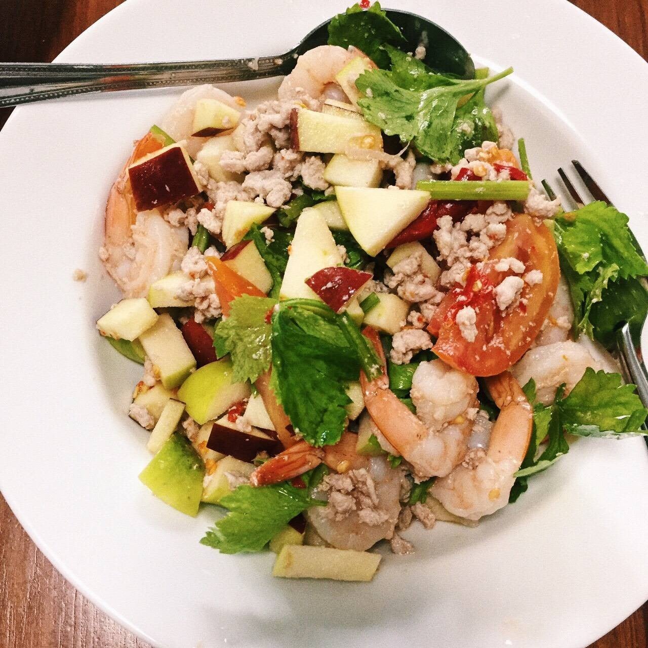 ยำแอปเปิ้ลกุ้งสด