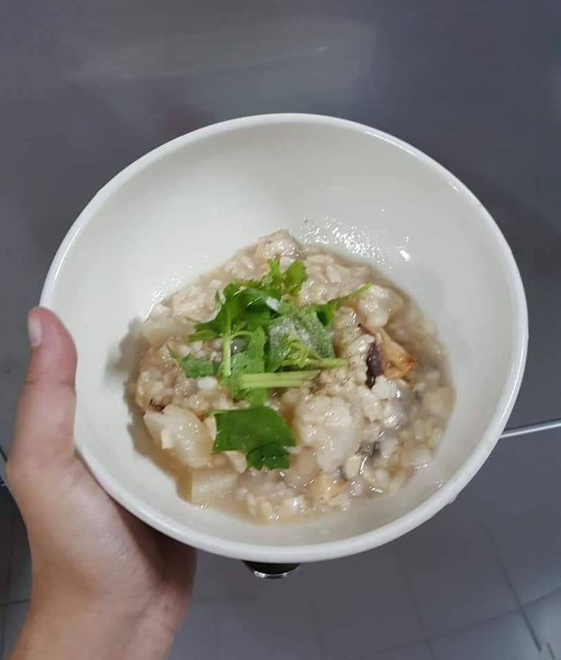 ข้าวต้มปลากระพงและปลาหมึกแห้ง