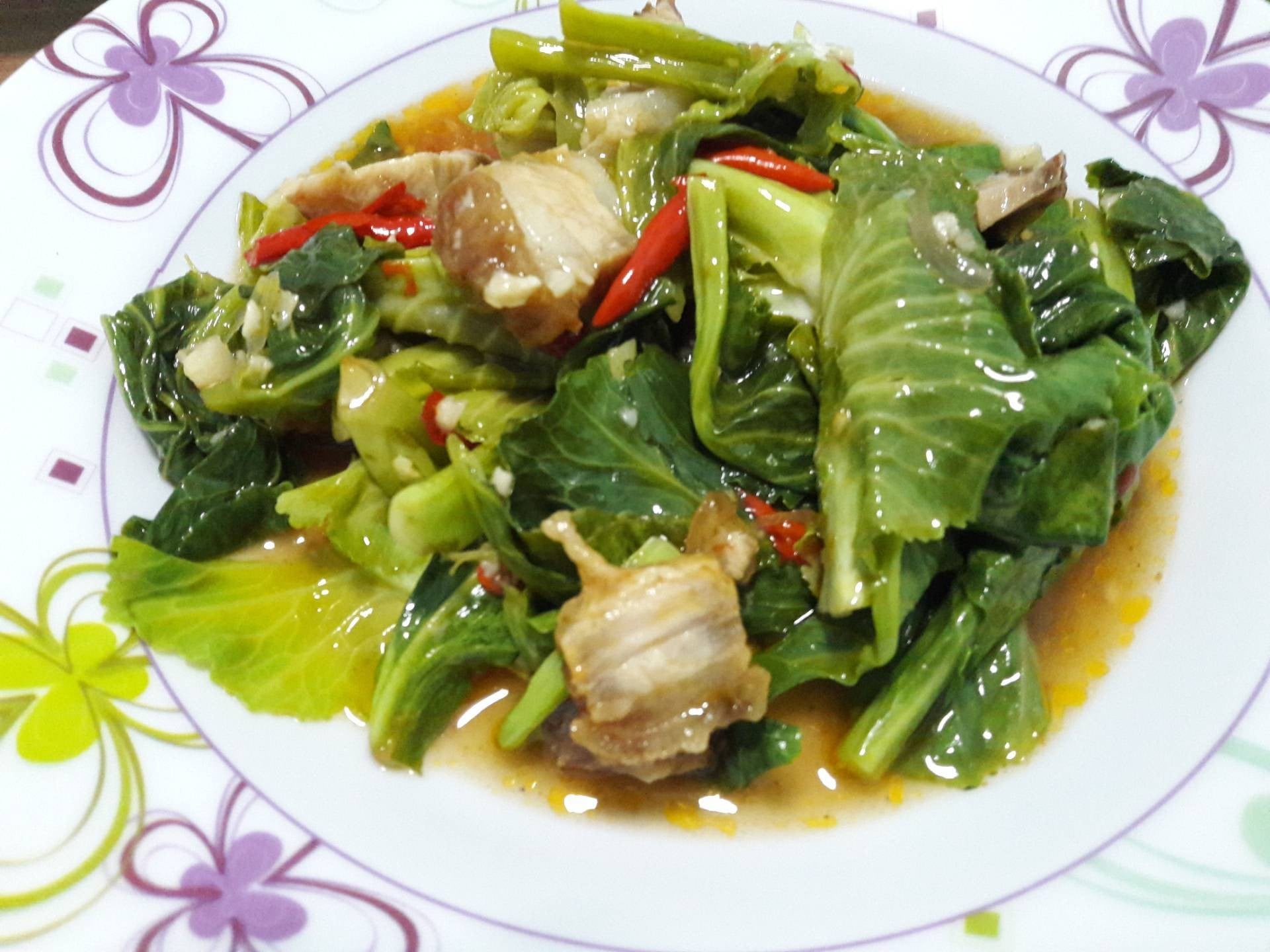 ผัดแขนงหมูกรอบ