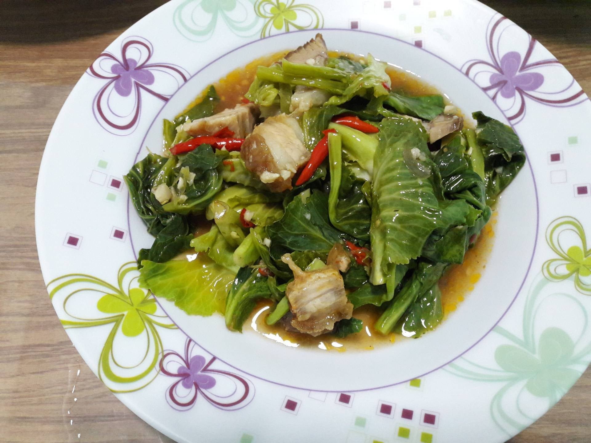 ผัดแขนงหมูกรอบ