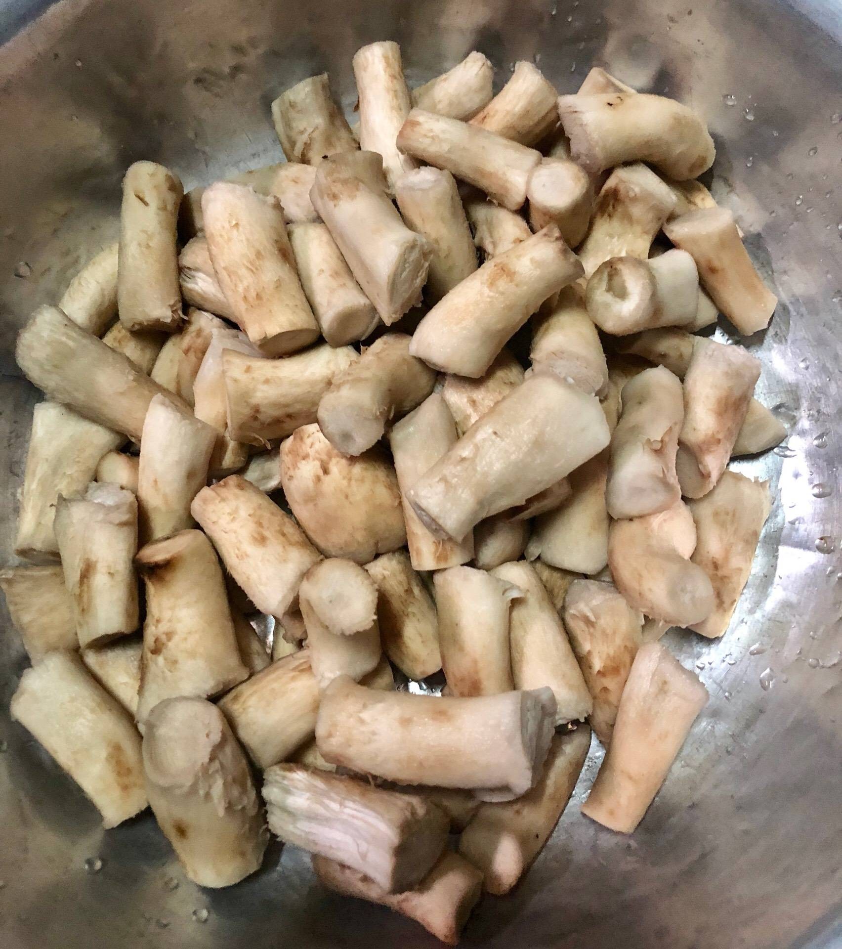 ขาเห็ดผัดกระเทียมพริกไทย