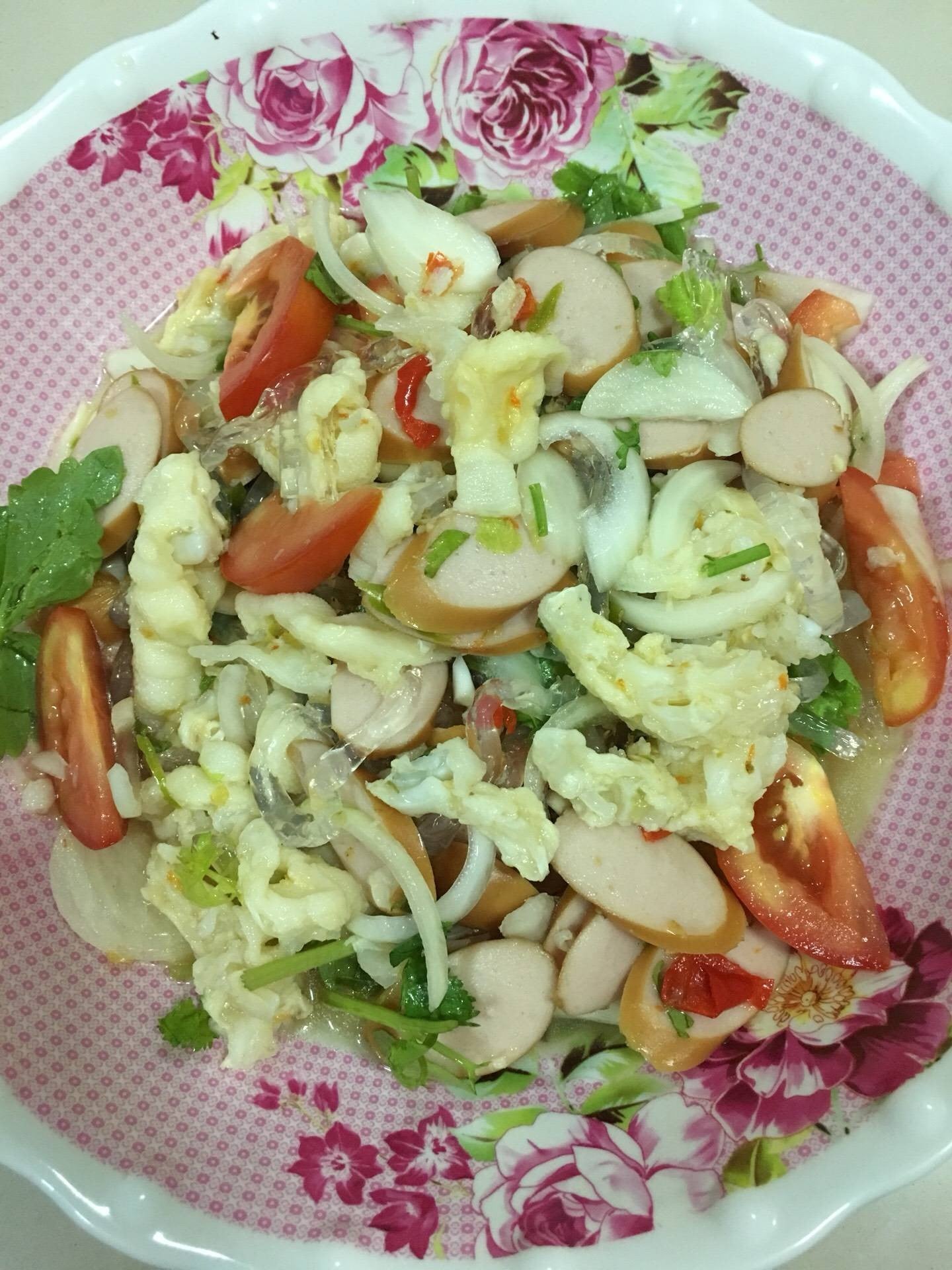 “ยำตีนไก่ใส่เส้นแก้ว”