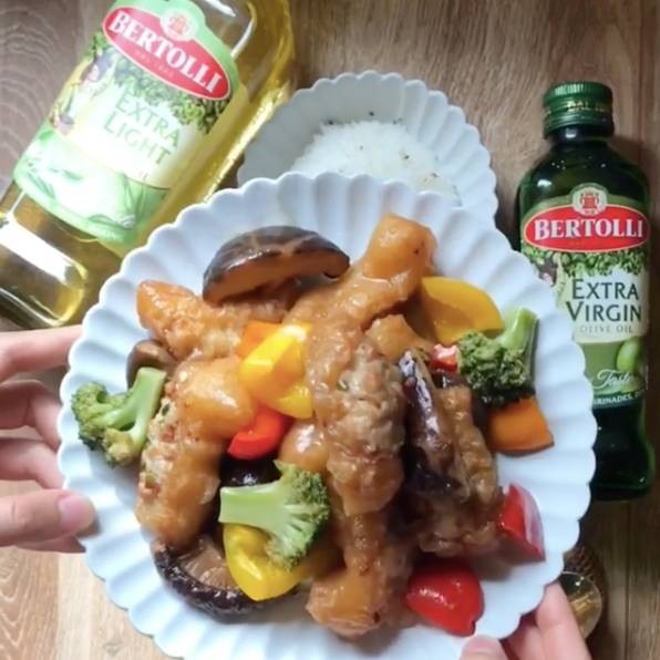 ผัดปาท่องโก๋ยัดไส้หมูสับ