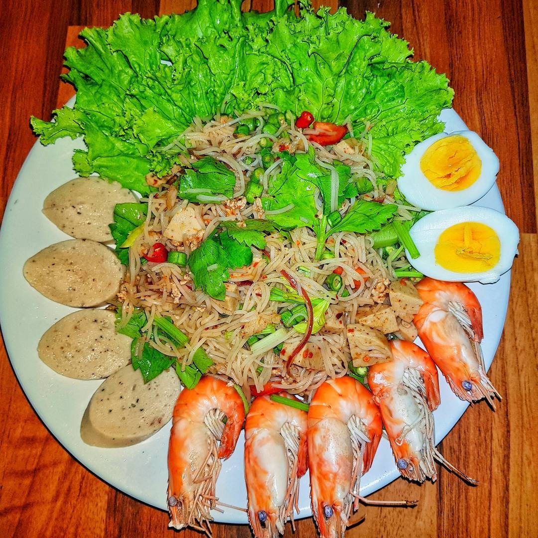 ยำขนมจีนหมูยอทะเล