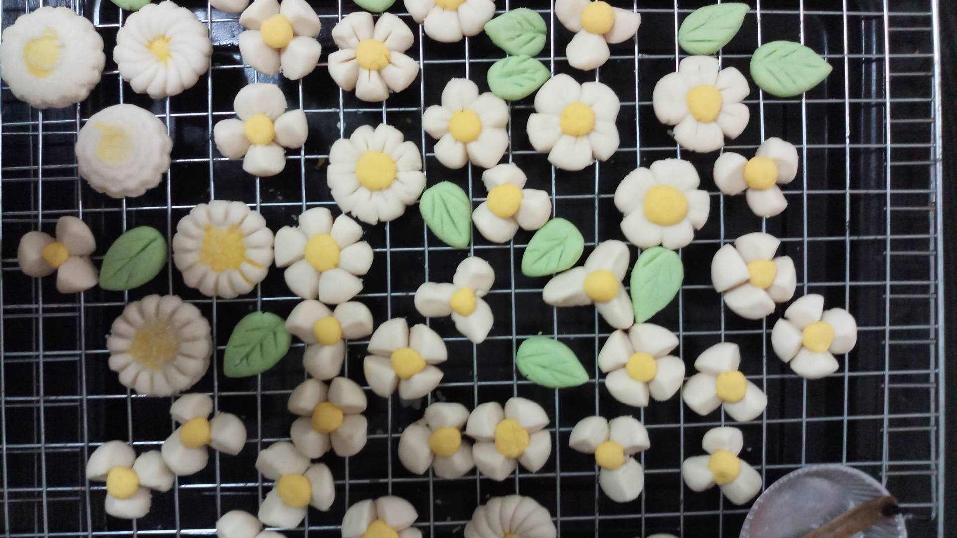 ขนม แม่กลีบลำดวน indy
'thai stlye cookie Healthy เฮลตี้หน่อยๆ