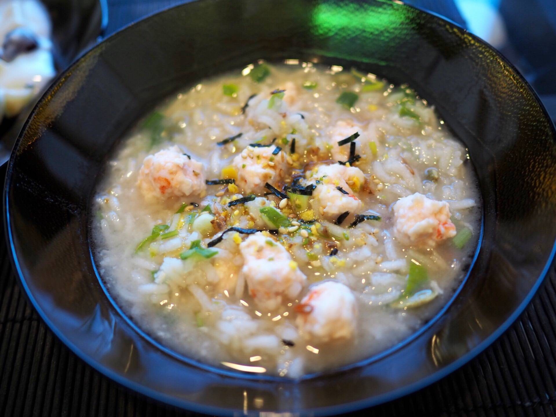 ข้าวต้ม ลูกชิ้นกุ้งสด 