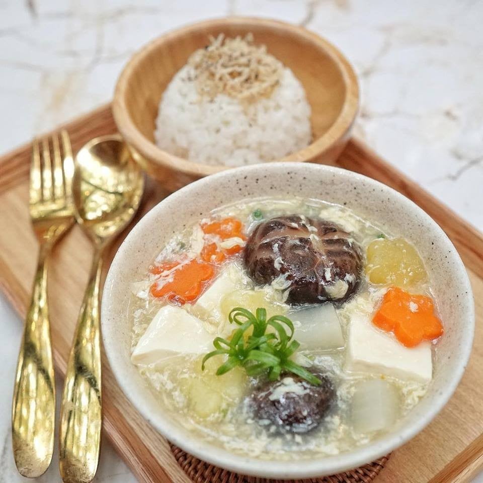 ซุปเต้าหู้ญี่ปุ่นใส่ไข่