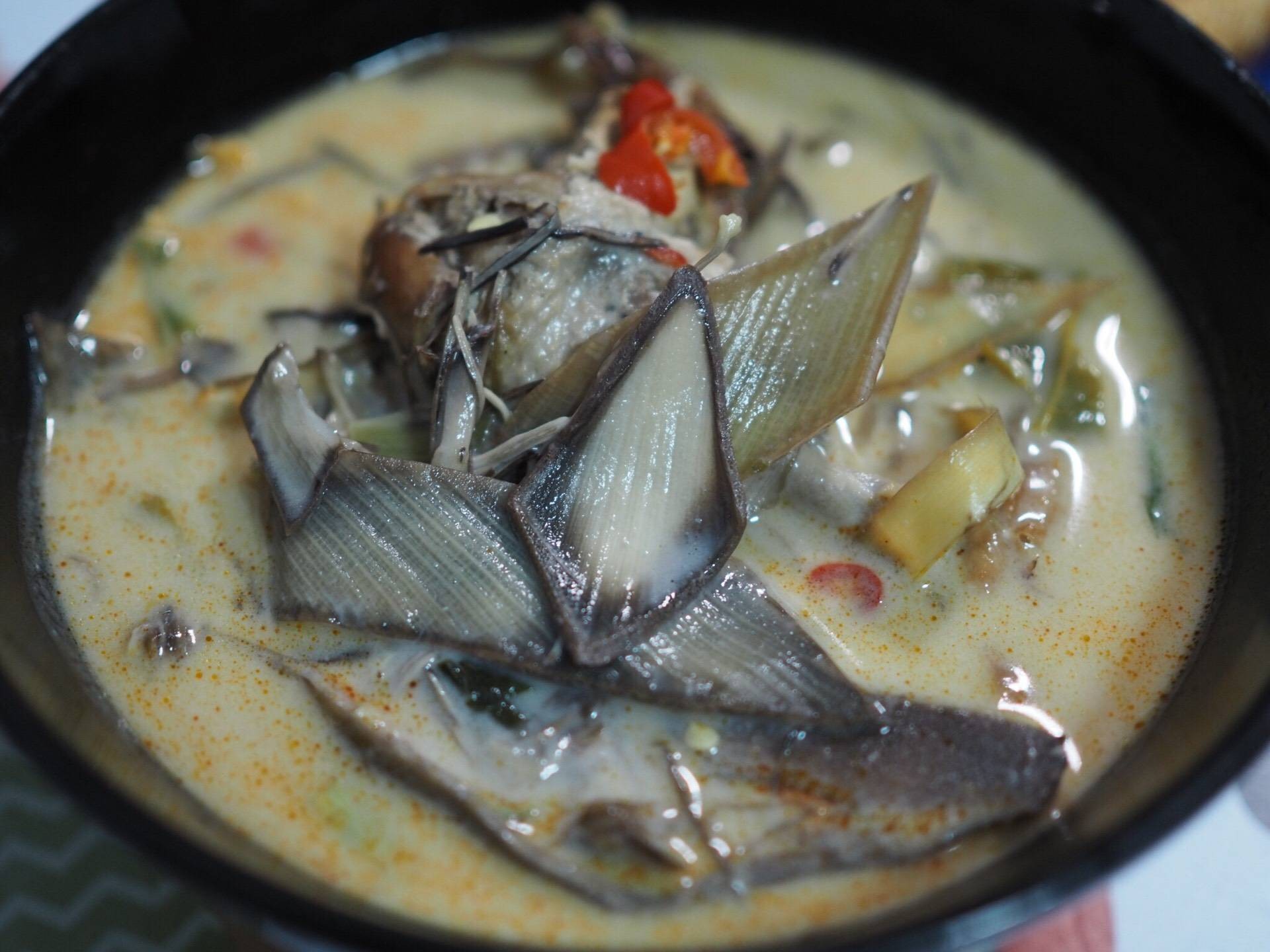 ต้มยำหัวปลีไก่ย่าง