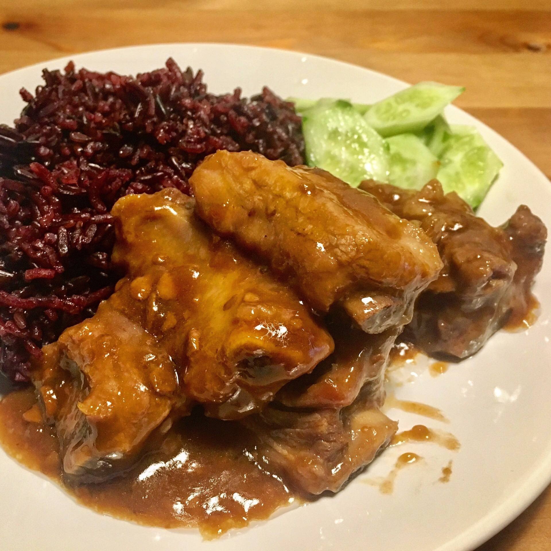 กระดูกหมูนึ่งเต้าเจี้ยว