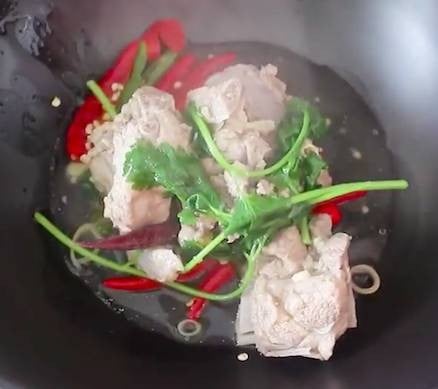 กระดูกหมูต้มมะดัน