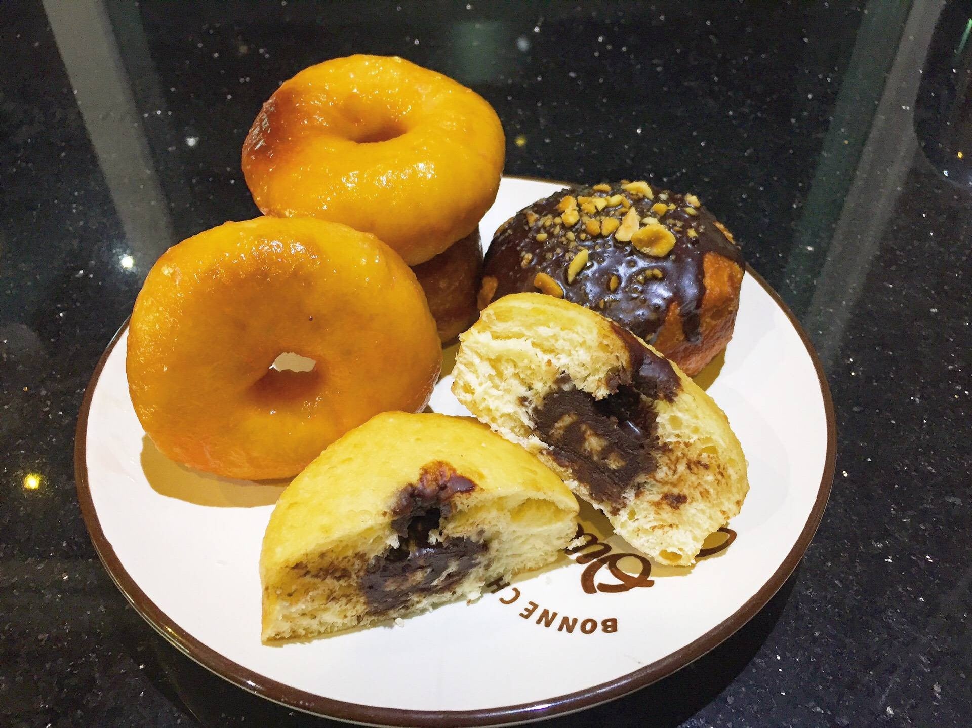 โดนัท นวดมือ