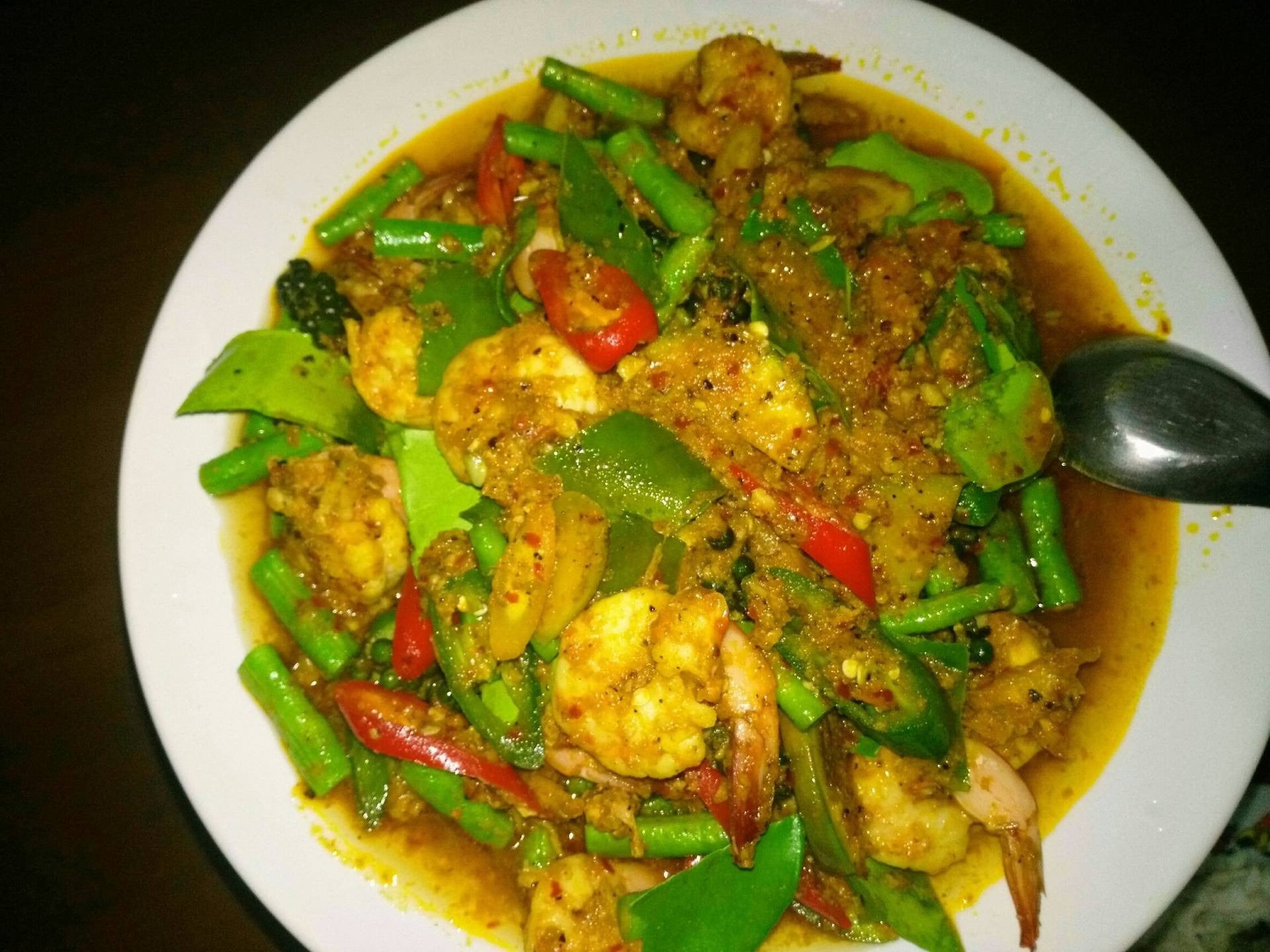 ผัดเครื่องแกงกุ้งสด (สูตรปักษ์ใต้)