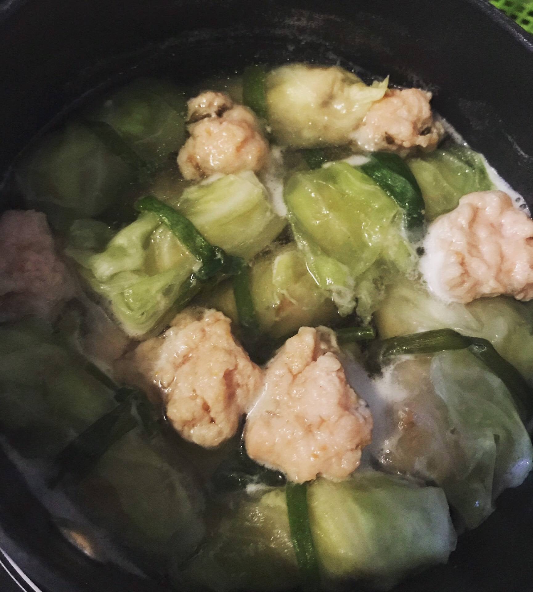 ต้มจืดกะหล่ำม้วนหมูเด้ง (Cabbage soup with Minced Pork)