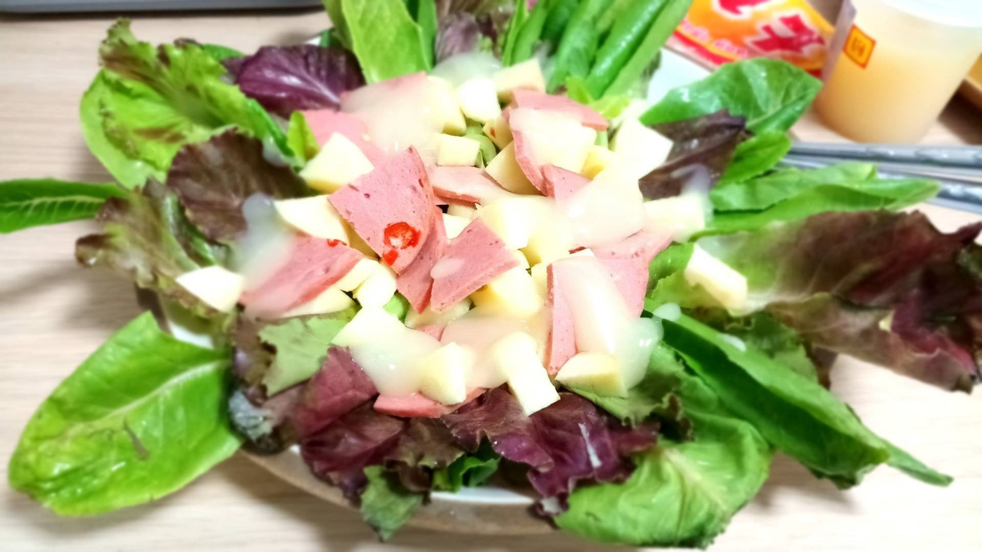 สลัด เจ
salad J