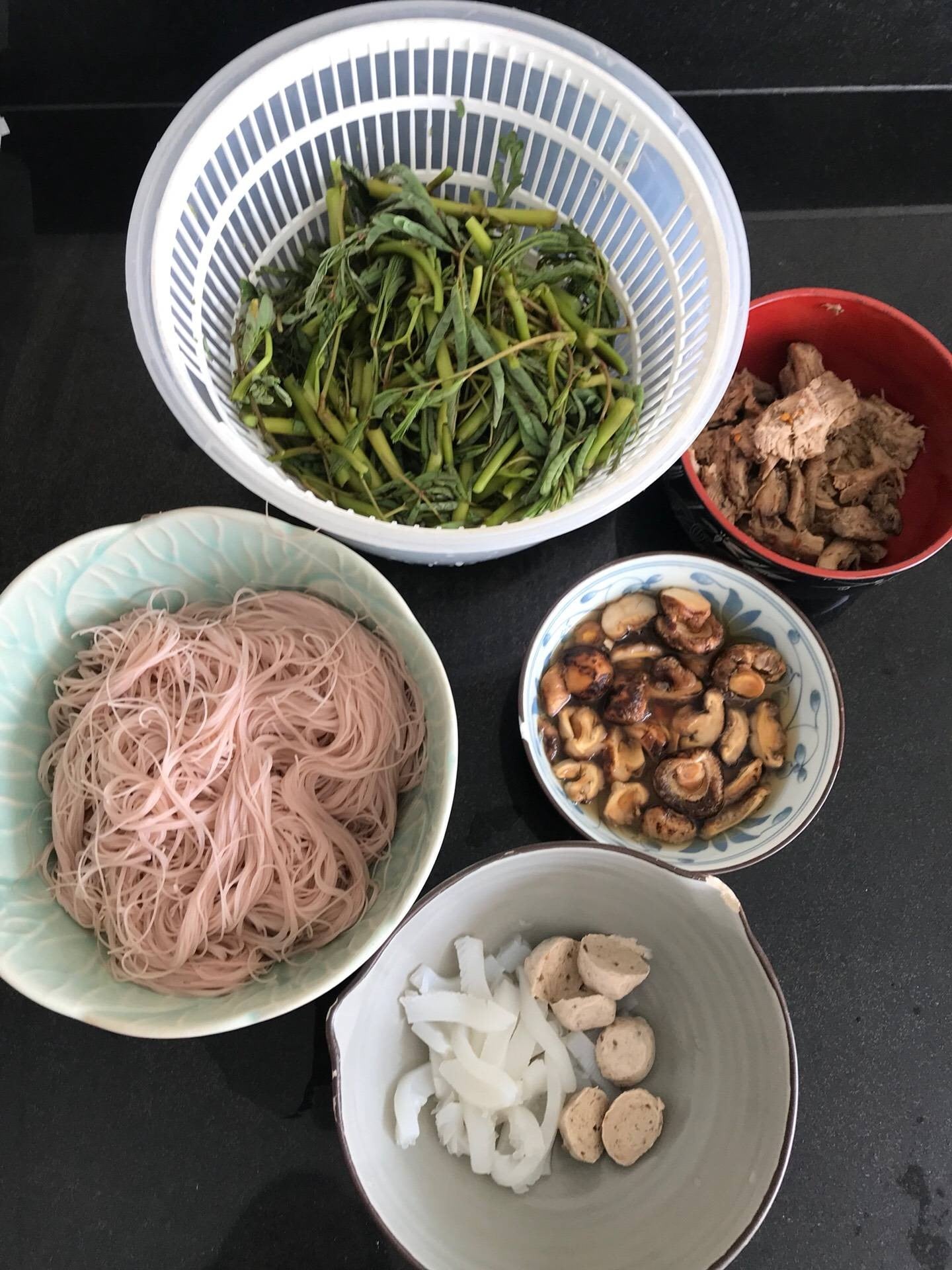 ผัดหมี่กระเฉดเจ