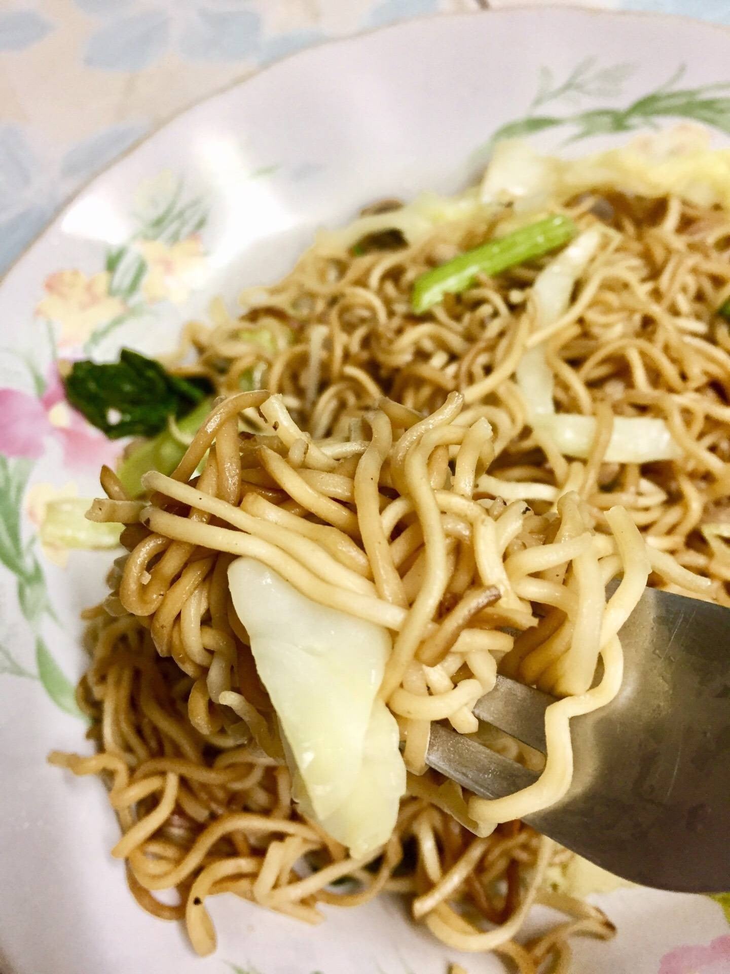  ผัดมาม่าเจ ฉบับเด็กหอ