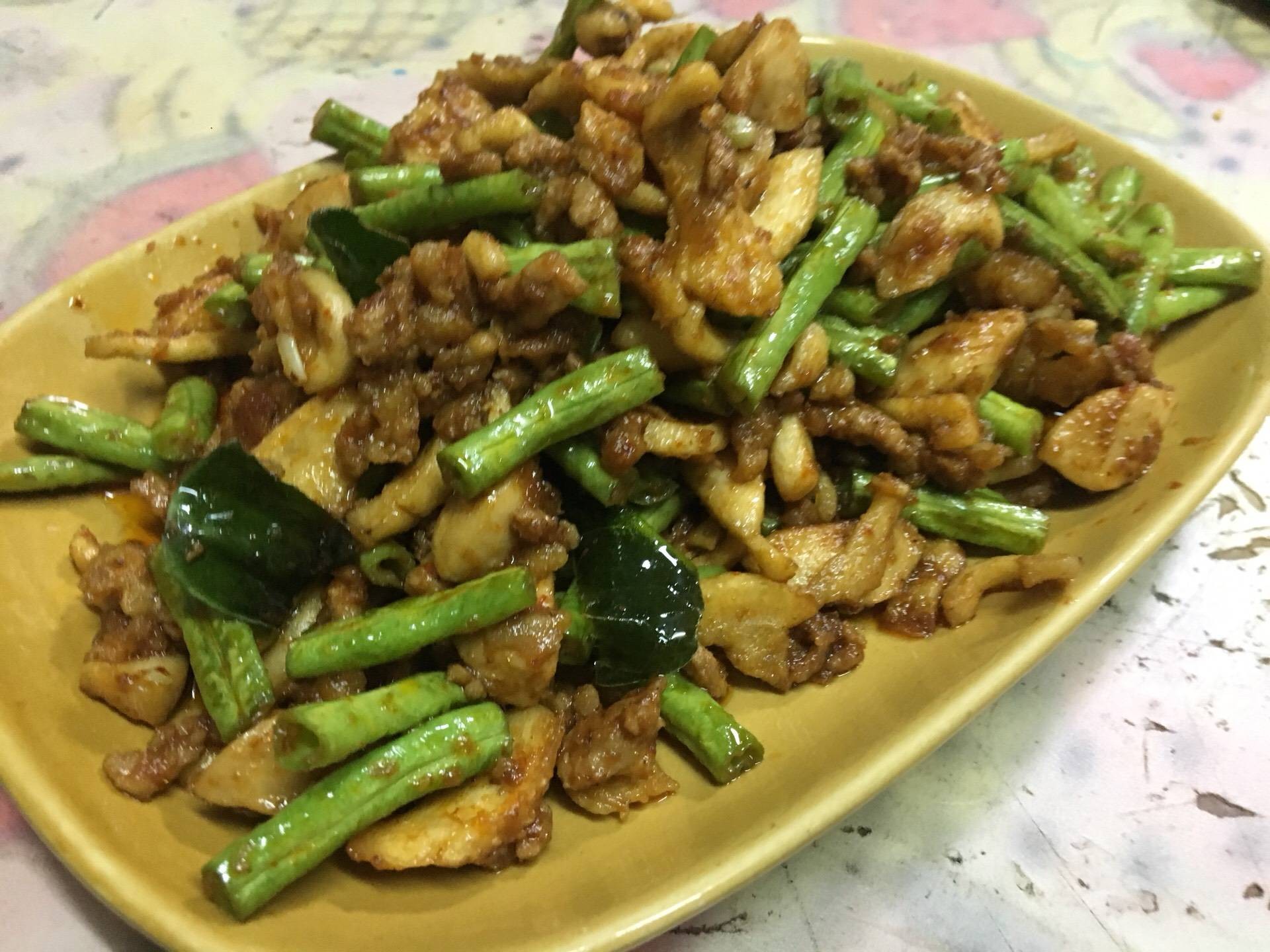 ผัดพริกถั่วกากหมู