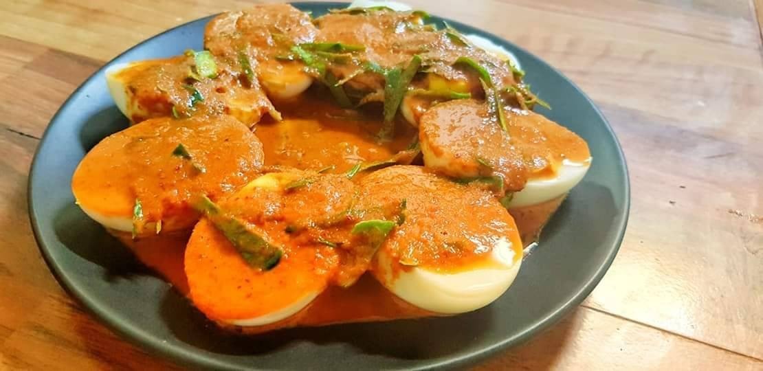 พะแนงไข่ต้ม