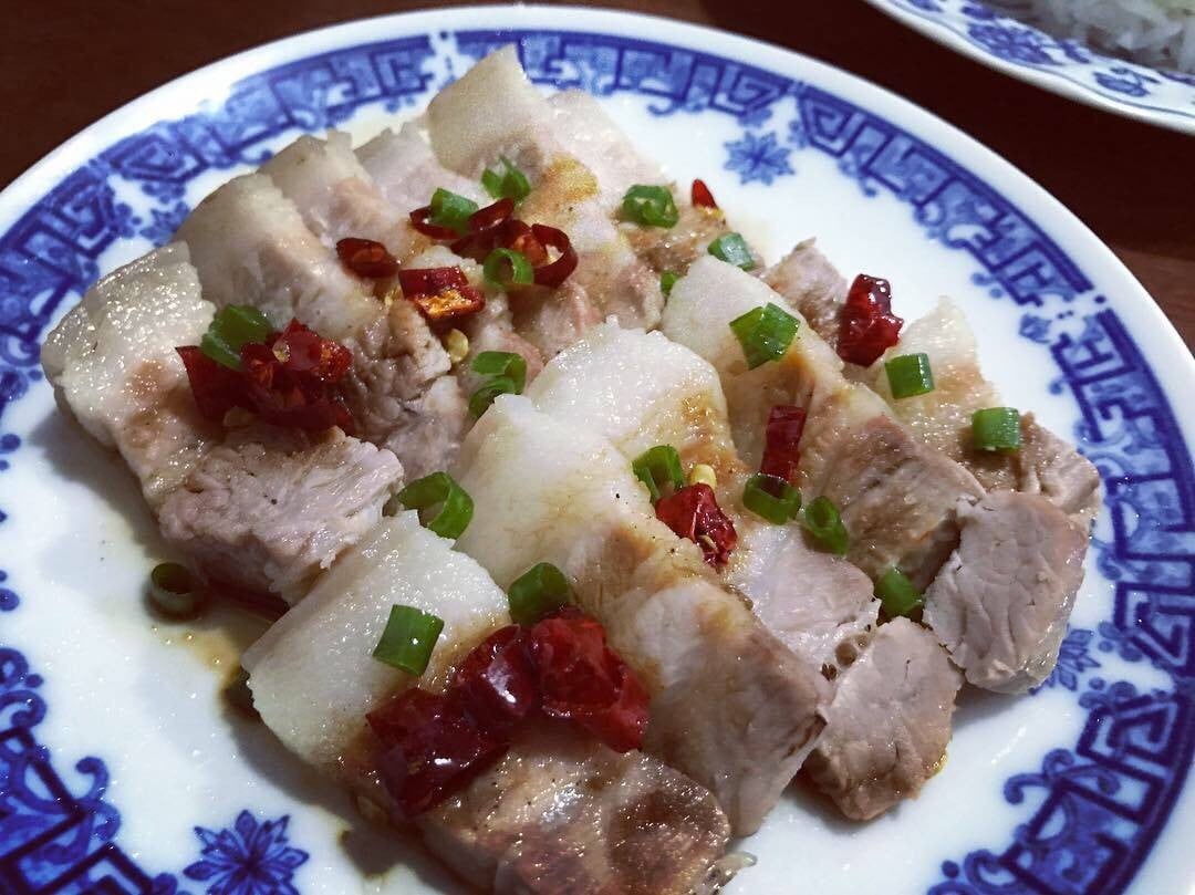 หมูสามชั้นต้มราดซอสขิงเผ็ดๆ 🇨🇳 Boiled Pork Belly in Gingered Soy Sauce