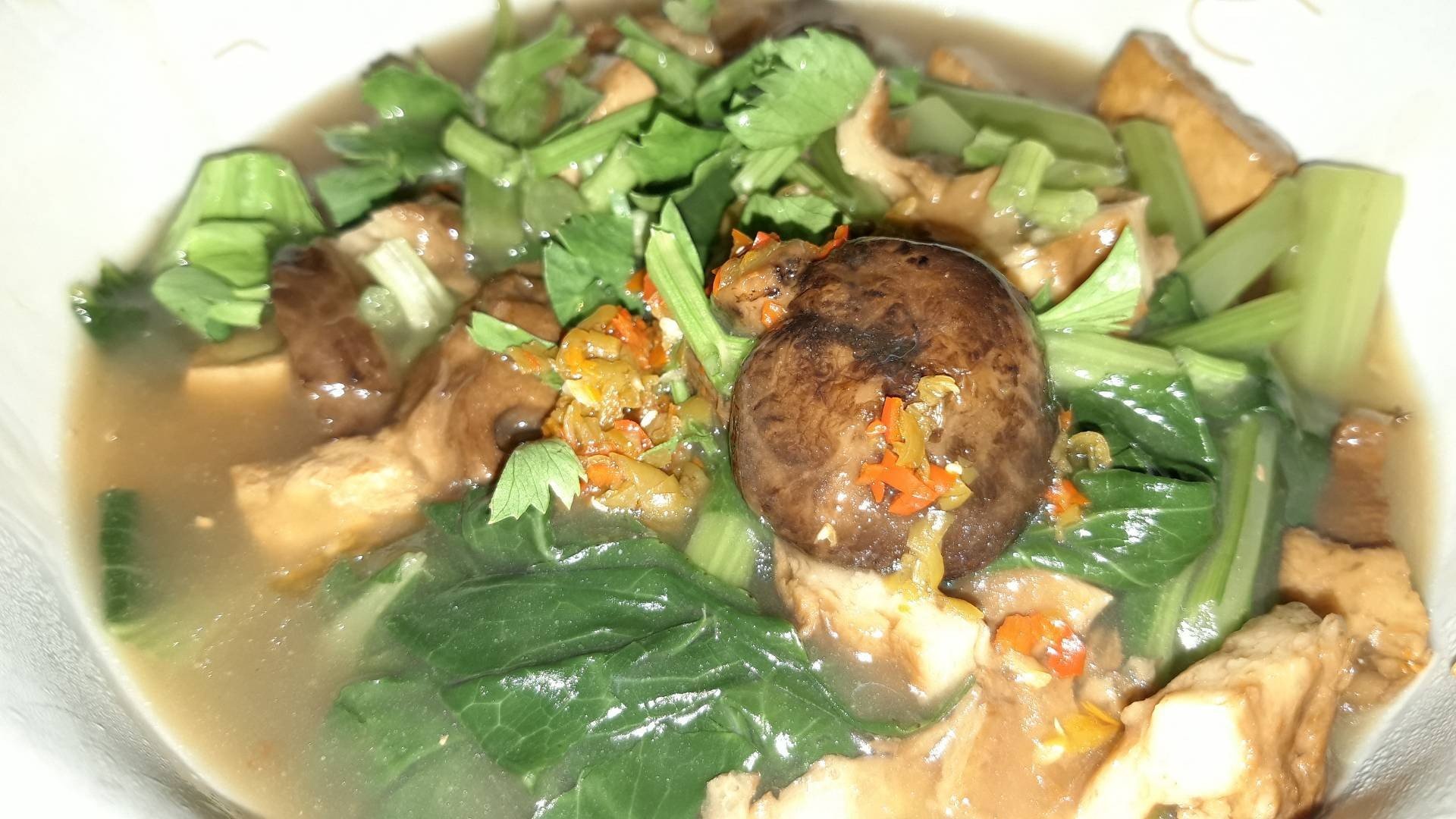 หมี่กรอบหน้าไก่เจ