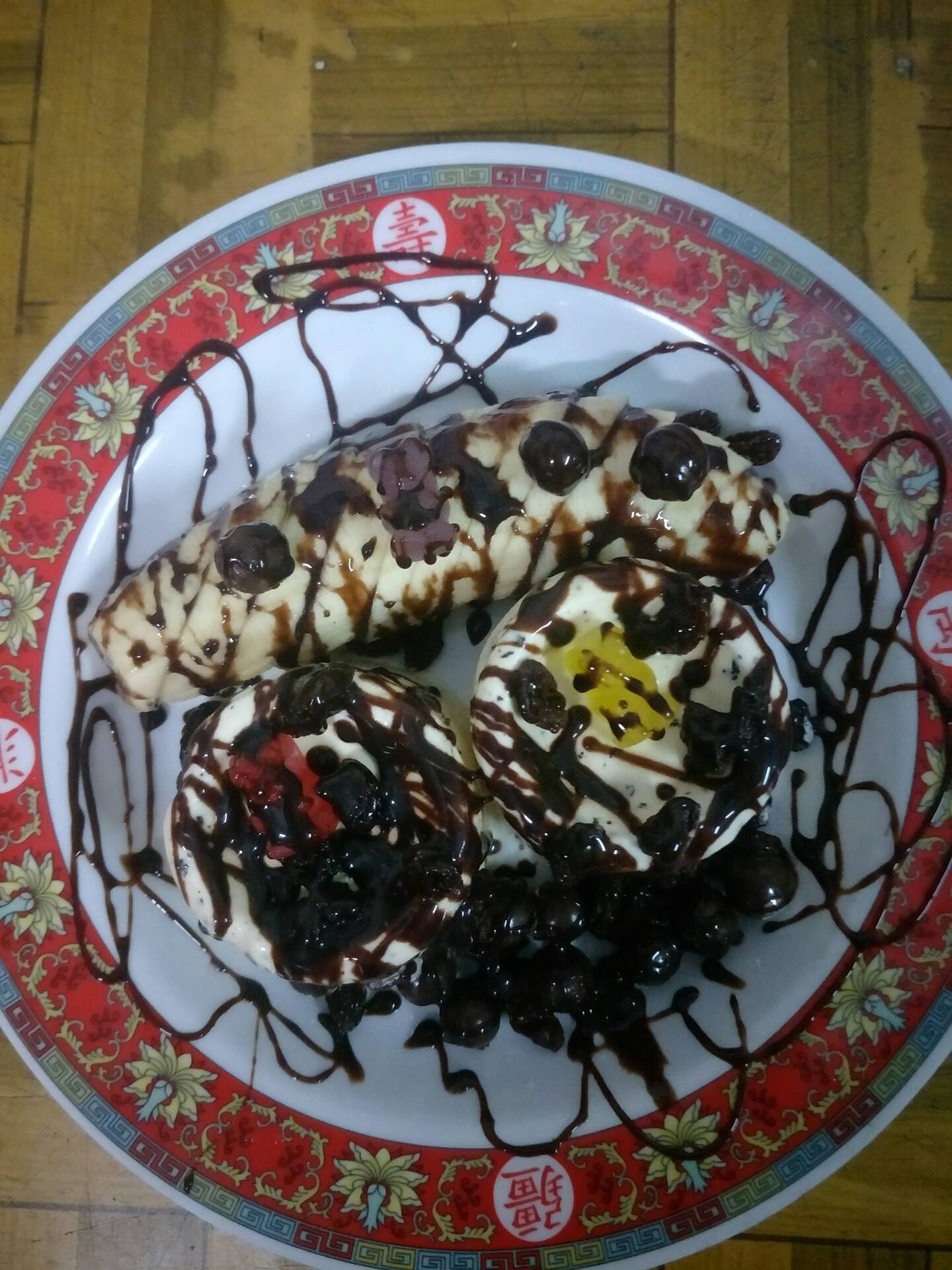 ไอศครีมเสริฟกล้วยราดช็อคโกแลต