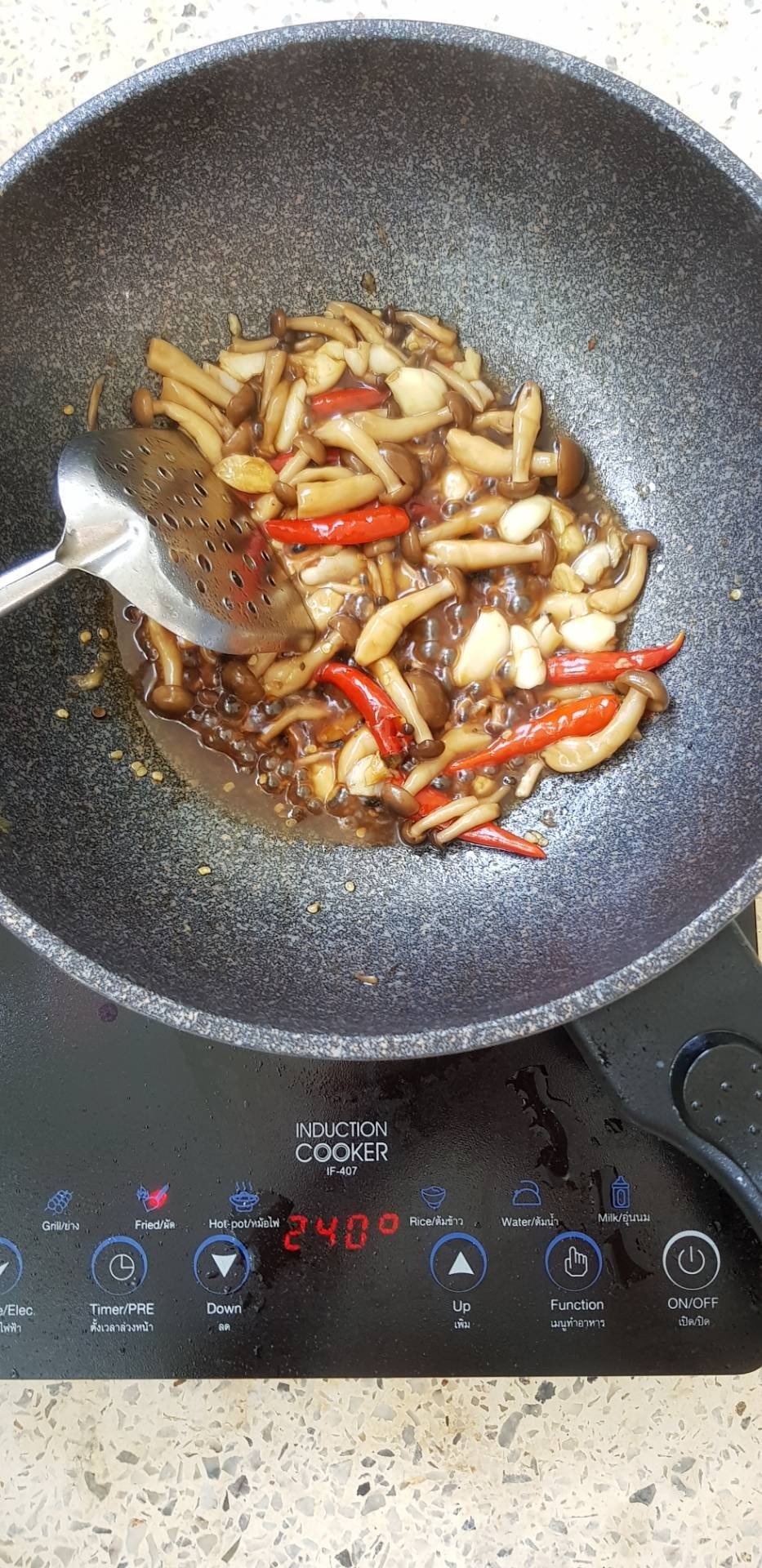 ข้าวผัดไข่ เห็ดผัดน้ำมันหอย