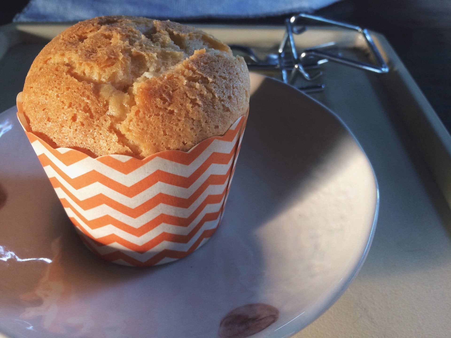 almond chochip muffin