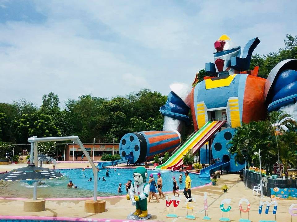 สวนน้ำอวกาศ ในสวนนกชัยนาท