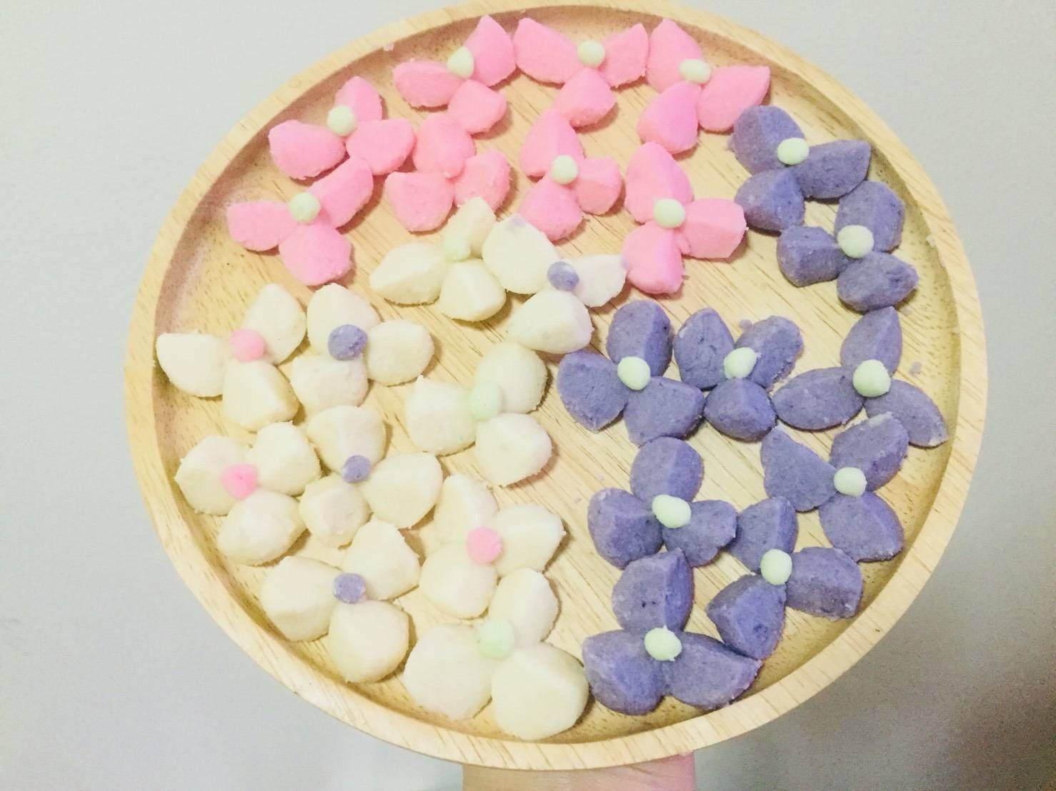 ขนมกลีบลำดวน (Kleeb Lamduan)