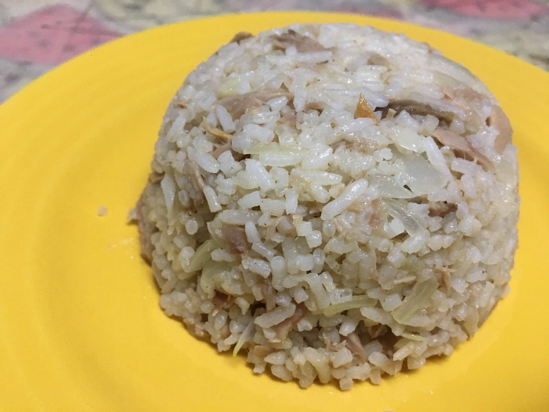 ข้าวผัดทูน่าหอมใหญ่