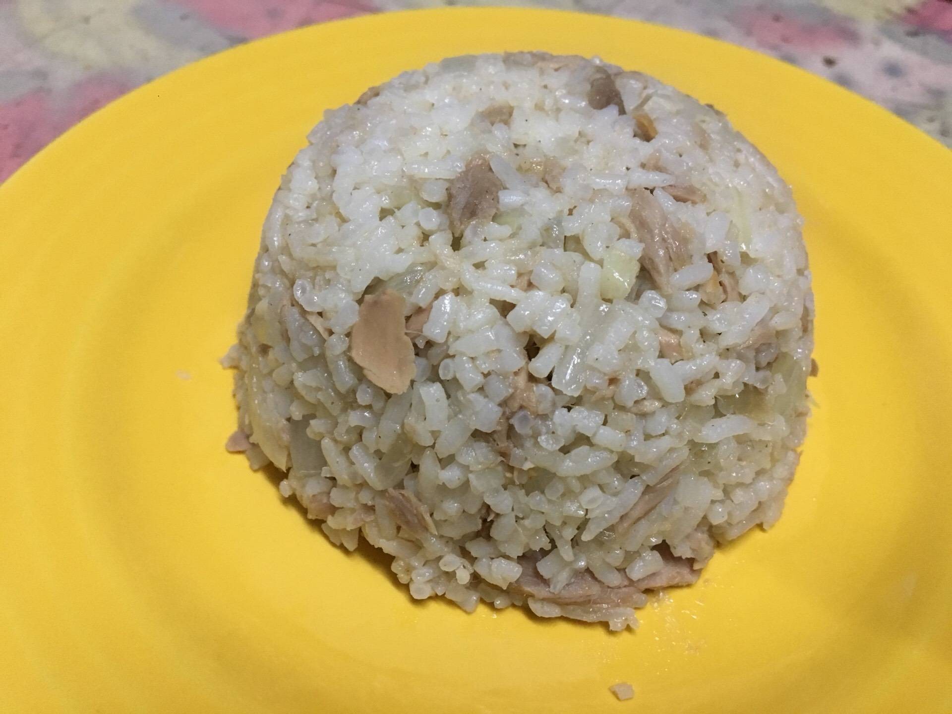 ข้าวผัดทูน่าหอมใหญ่