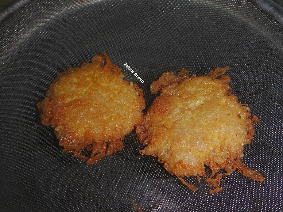 ข้าวเหนียวชุบไข่ทอด