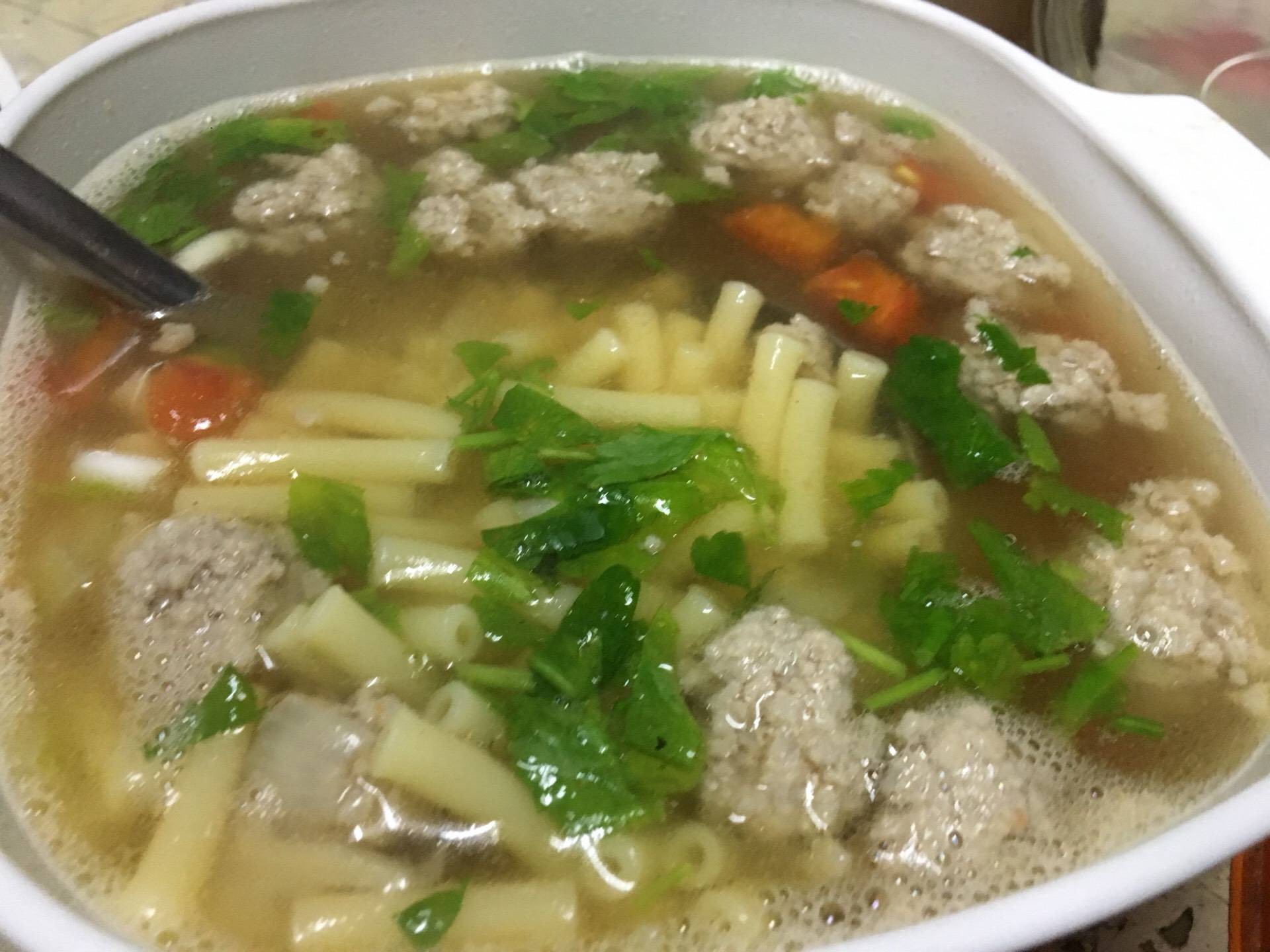 ซุปมักกะโรนีหมูบ่ะช่อ