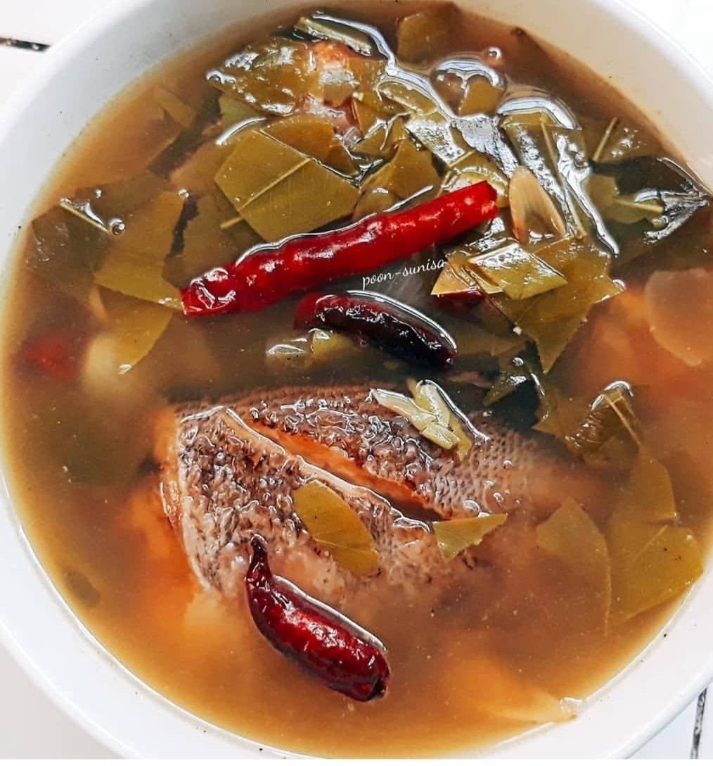 ต้มโคล้งใบมะดันกับปลาสลิดแดดเดียว