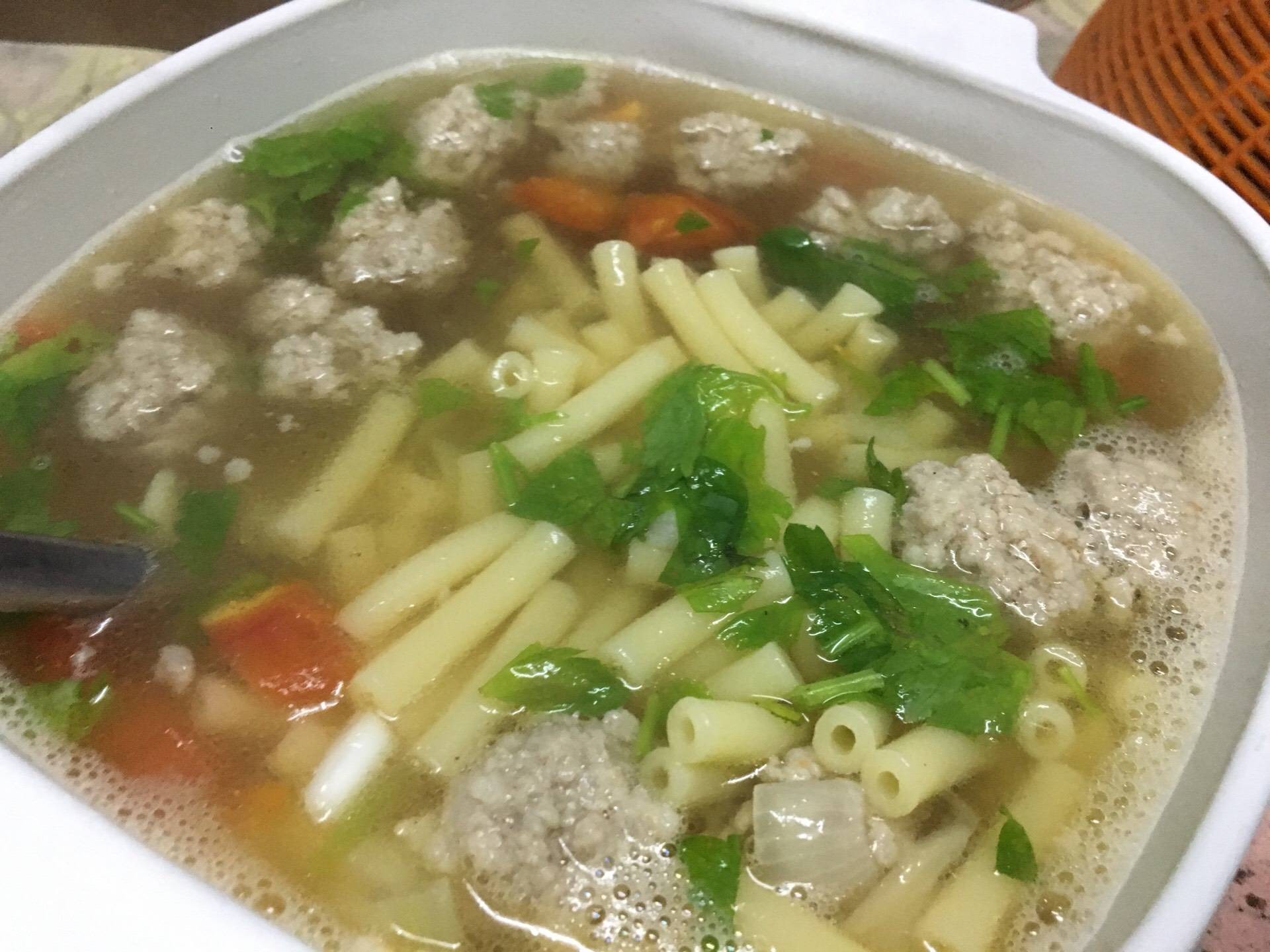 ซุปมักกะโรนีหมูบ่ะช่อ