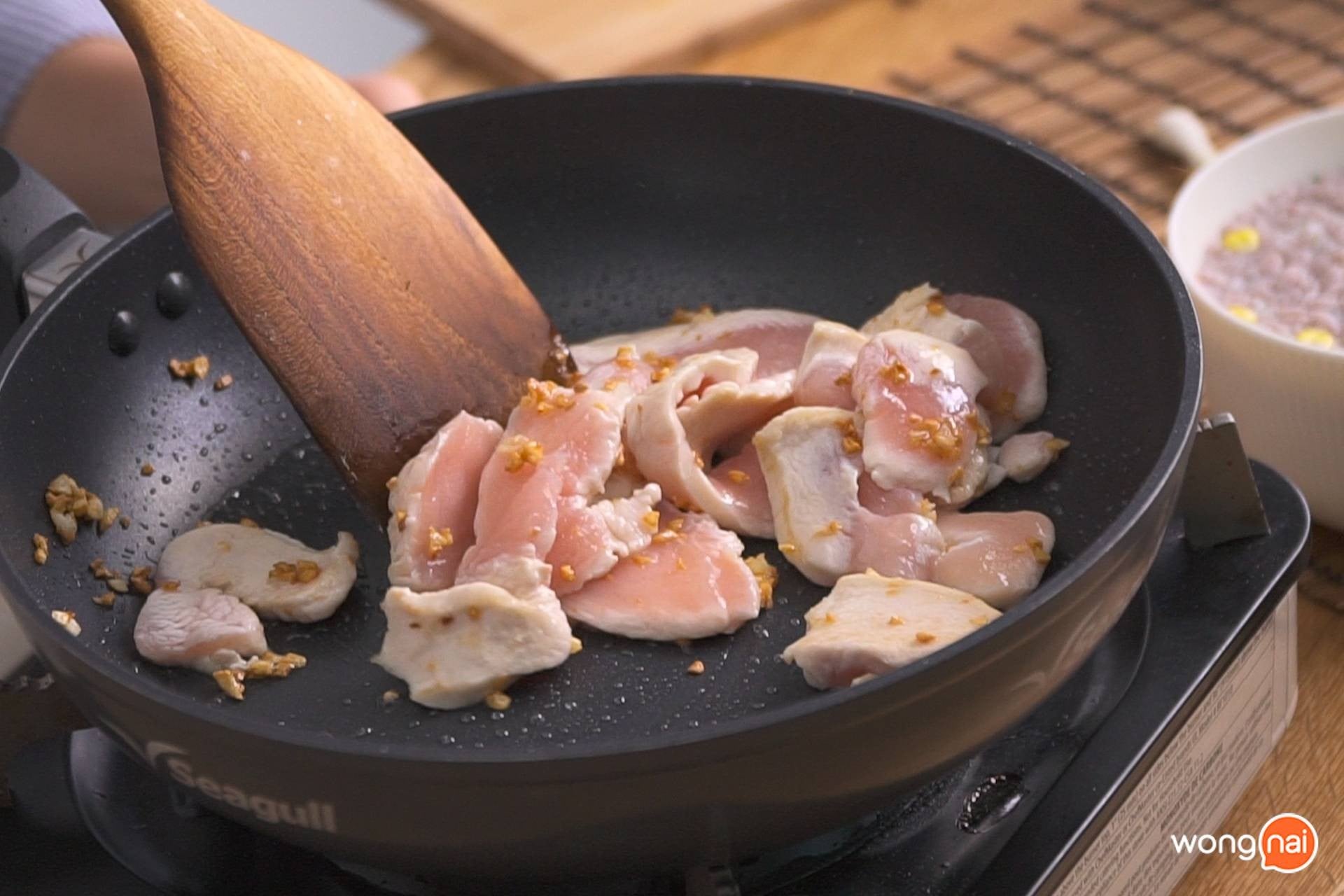 โจ๊กไก่ผัดเห็ดหอม