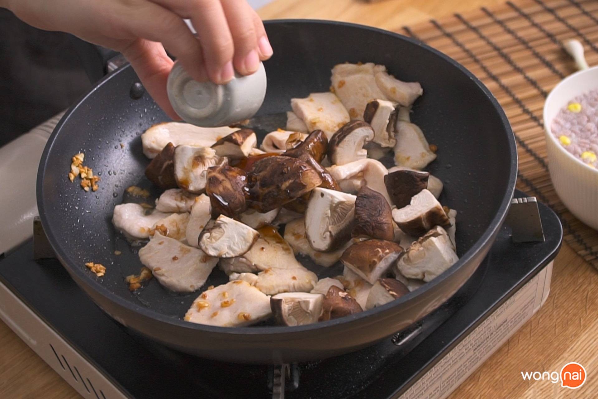 โจ๊กไก่ผัดเห็ดหอม
